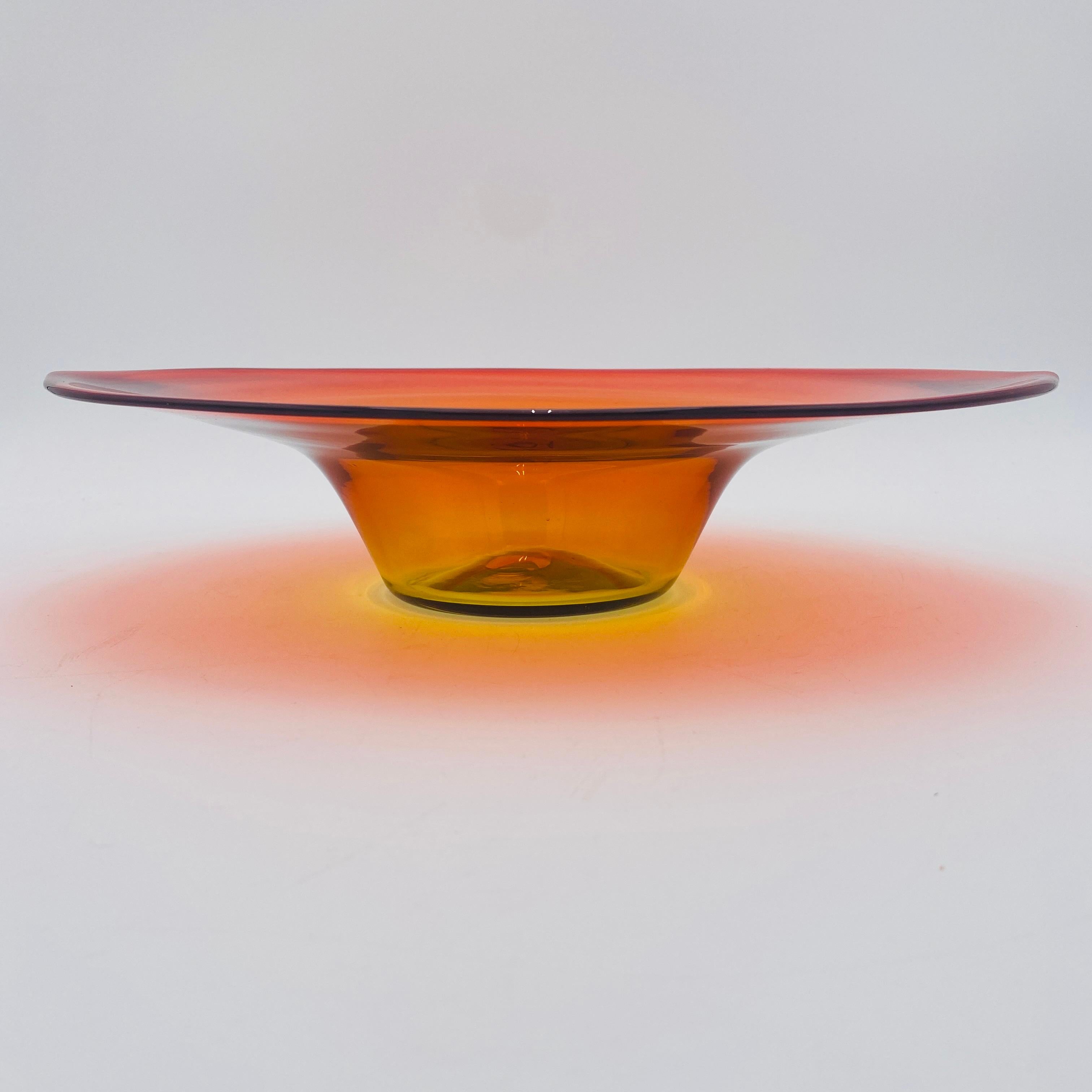 Américain Mid Century Blenko Glass Bowl Amberina 1950s en vente