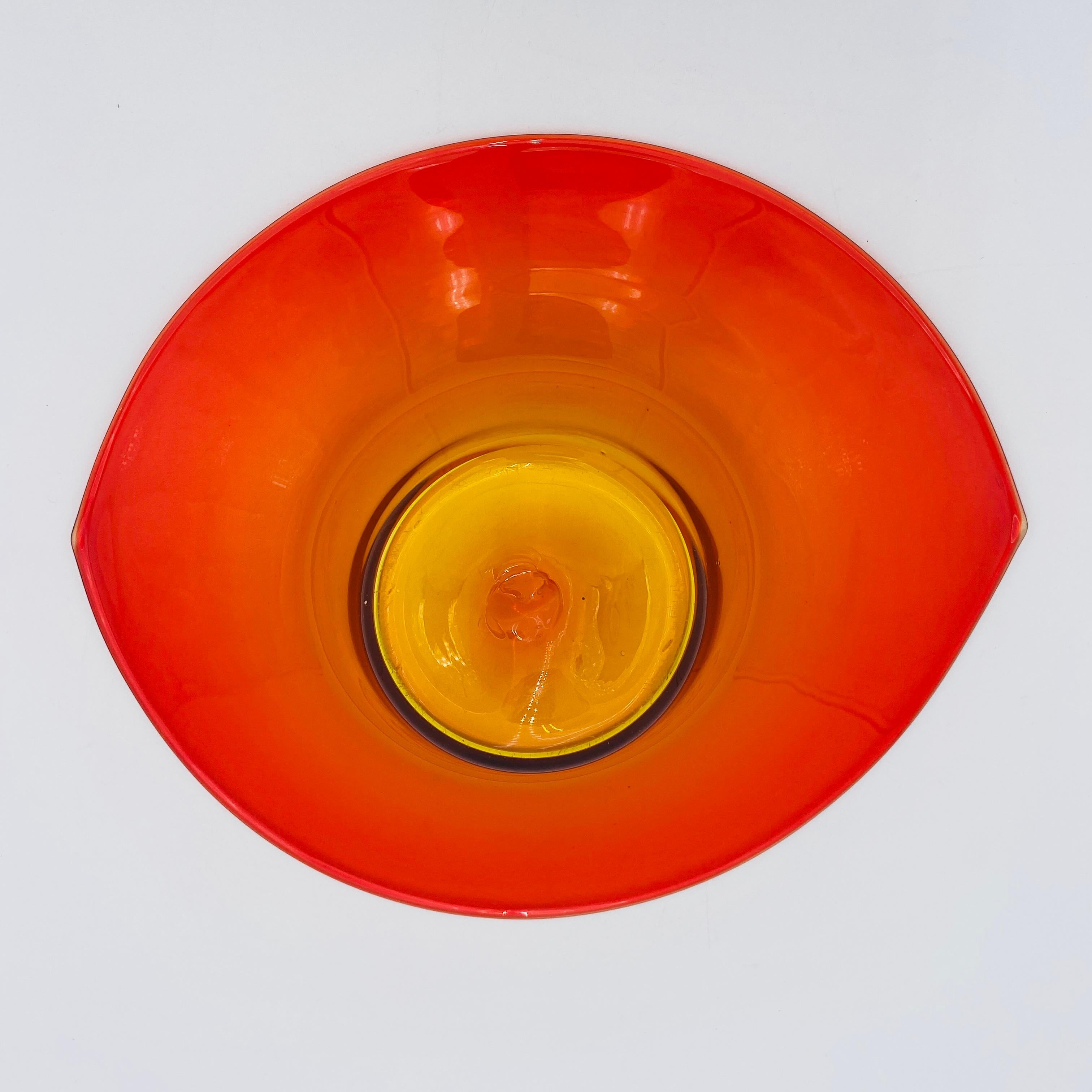 Mid Century Blenko Glass Bowl Amberina 1950s Bon état - En vente à San Juan Capistrano, CA