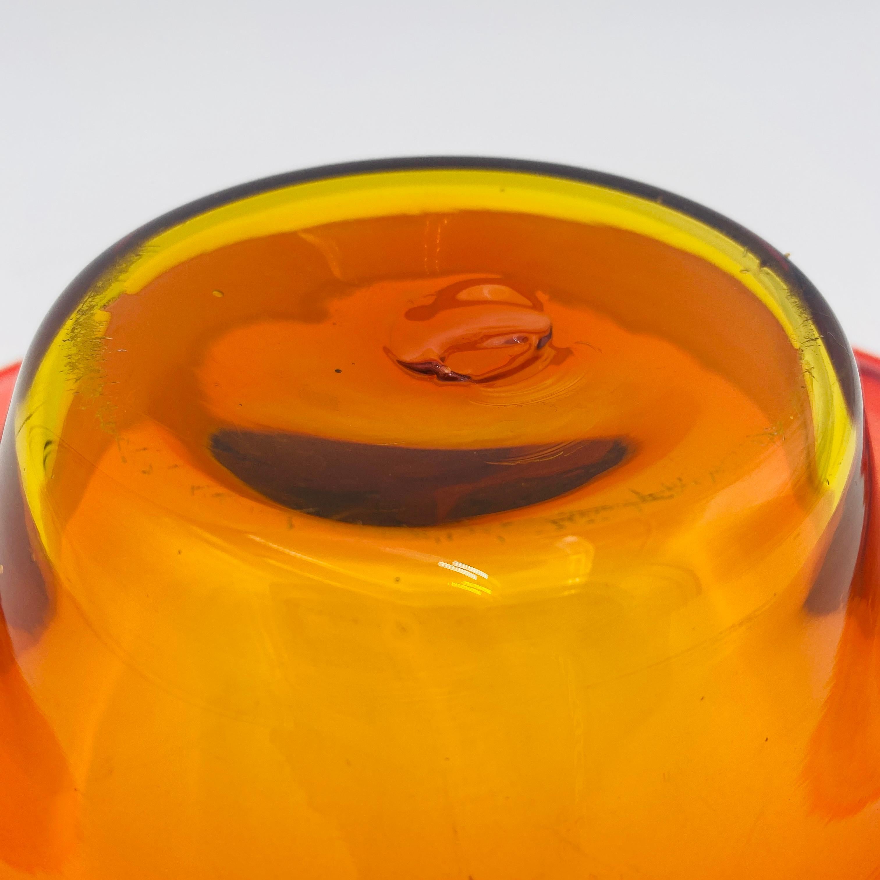 Milieu du XXe siècle Mid Century Blenko Glass Bowl Amberina 1950s en vente