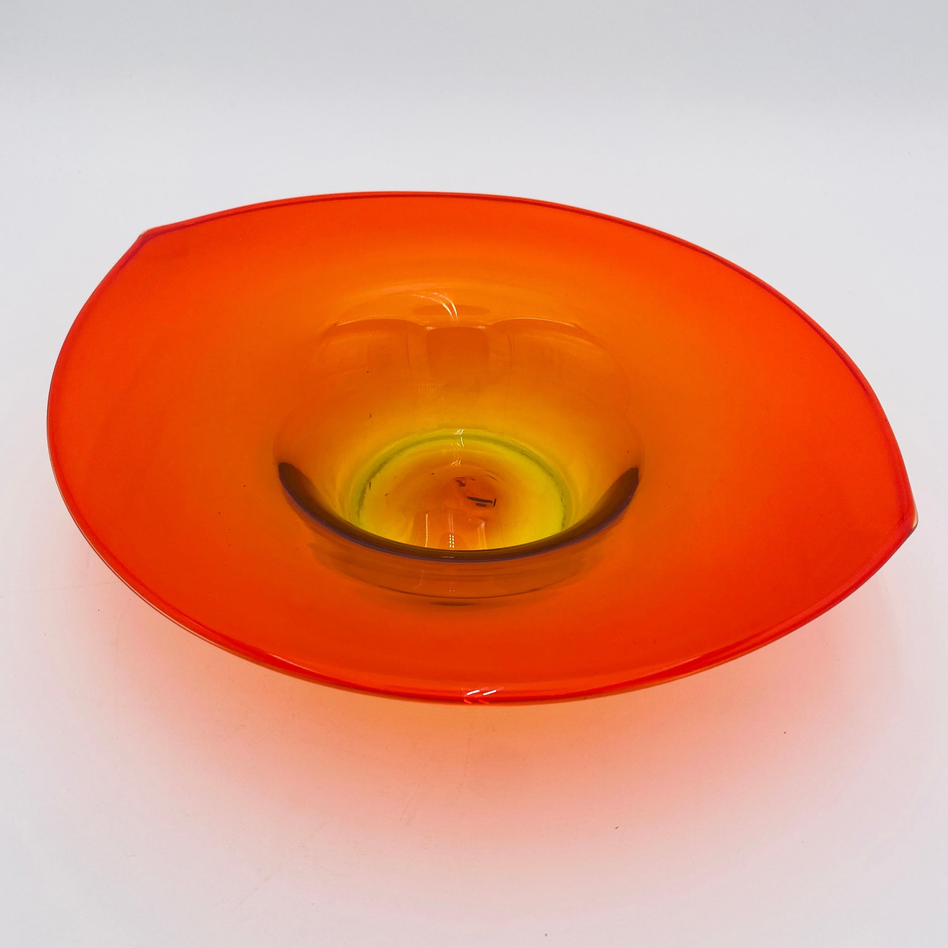 Mid Century Blenko Glass Bowl Amberina 1950s en vente 1
