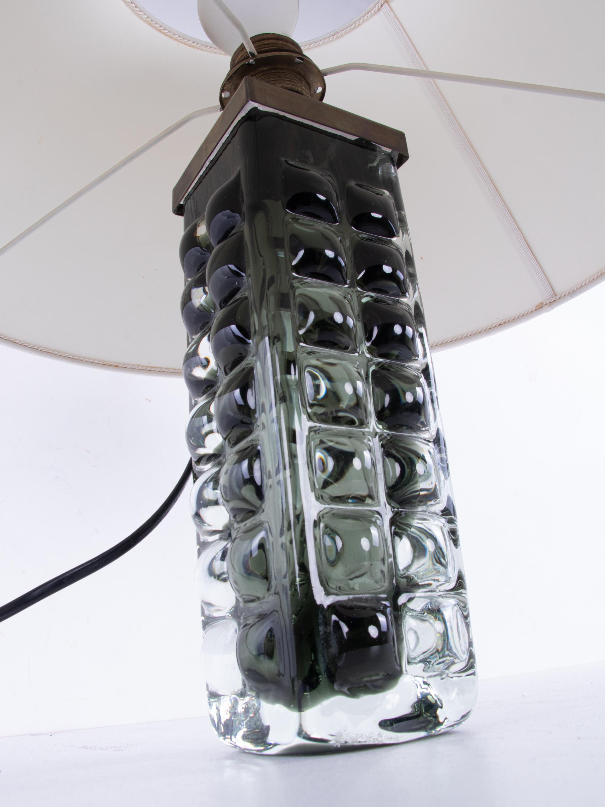 Mid-Century block  table lamp in green bubbleglass designed by Horst Tueselmann and manufactured by Ichendorf Glashuette in the 1960s. 
 
Design: Horst Tueselmann (attr.). 
Maker: Ichendorf Glashuette. 
Lighting: takes one large Edison E26/E27 base