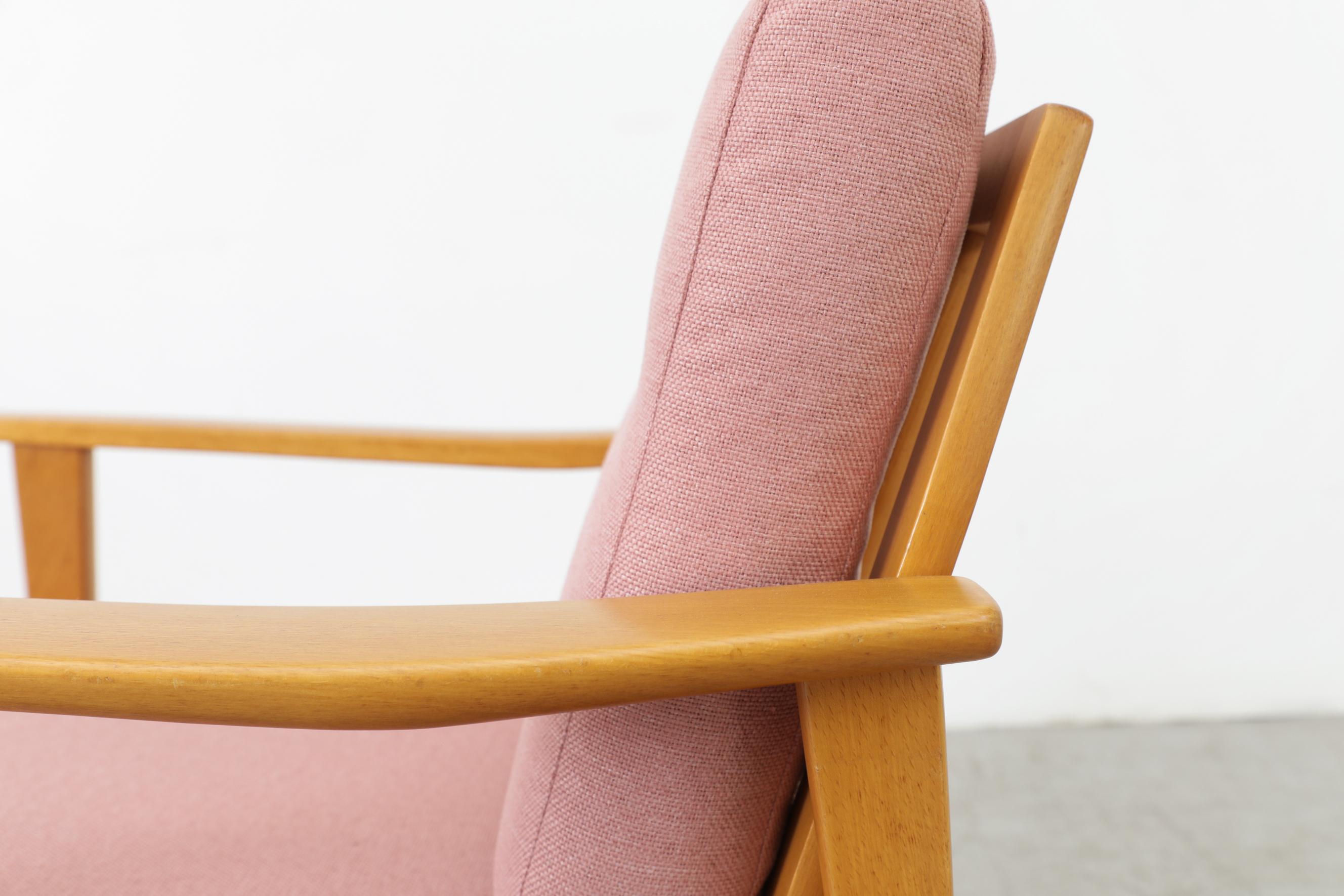 Mid-Century Blonde Angular Lounge Chair with Pink Upholstery and Vertical Slats For Sale 9