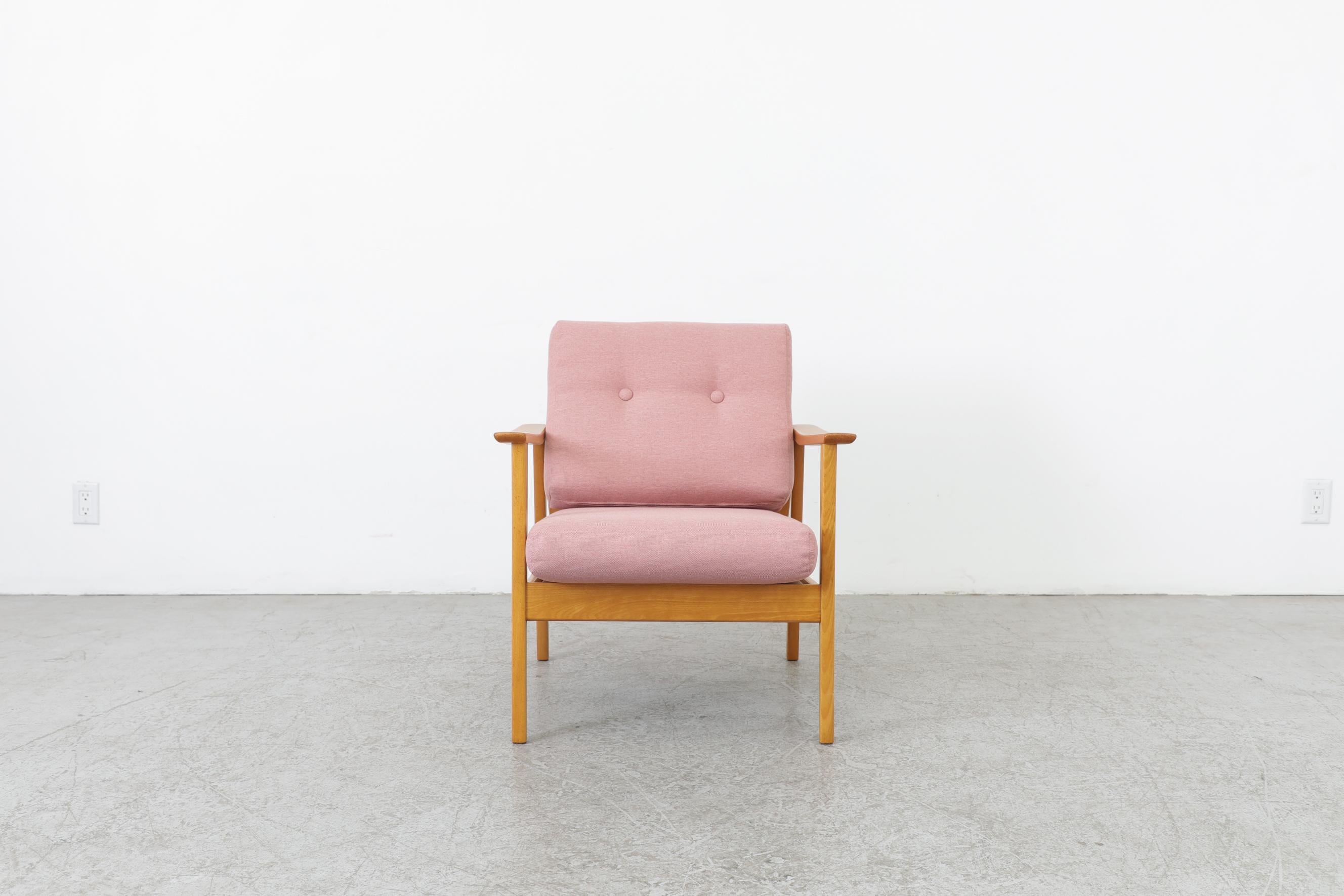 Mid-Century Modern Mid-Century Blonde Angular Lounge Chair with Pink Upholstery and Vertical Slats For Sale