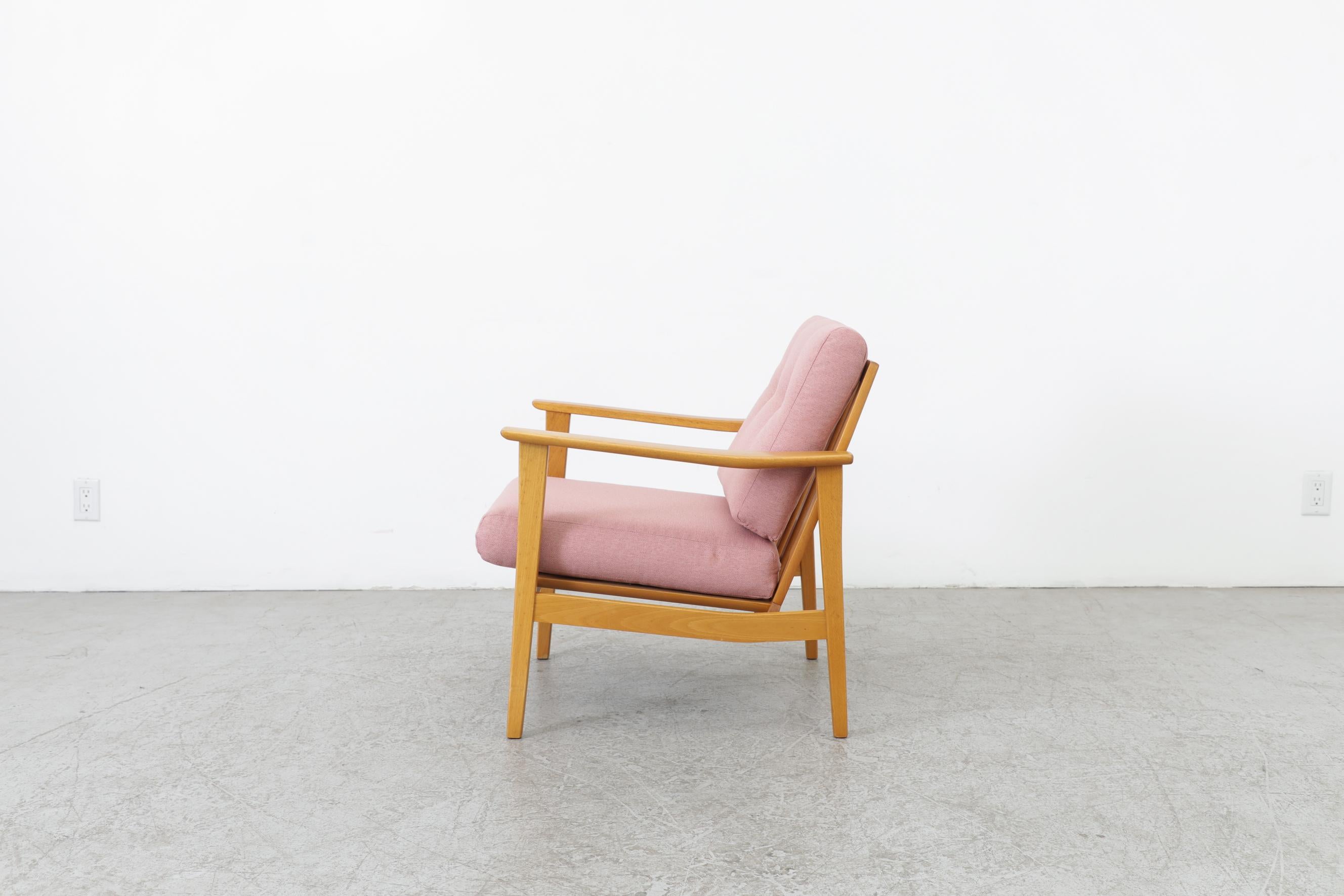 Mid-Century Blonde Angular Lounge Chair with Pink Upholstery and Vertical Slats In Good Condition For Sale In Los Angeles, CA