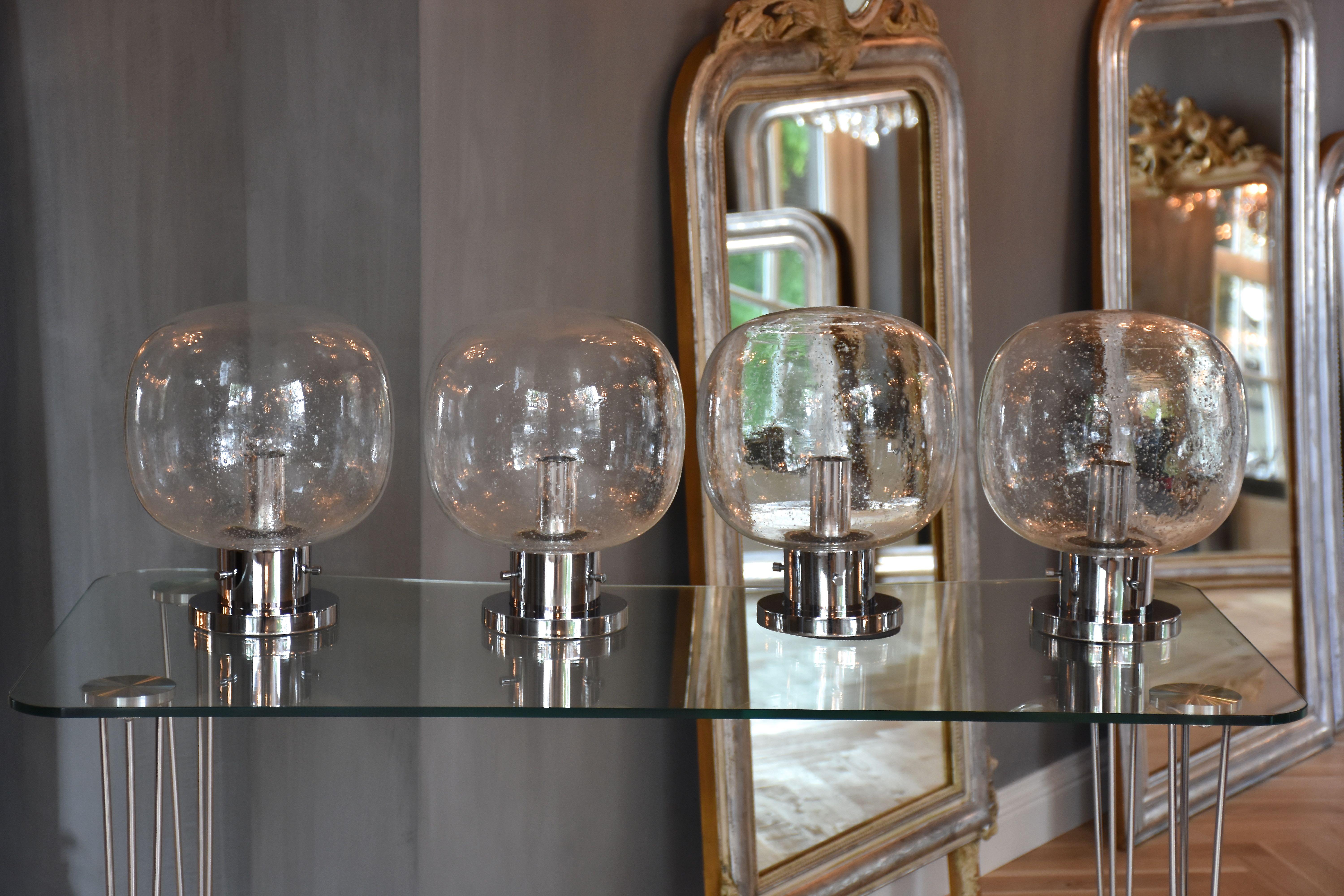 A beautiful ceiling lamp/ pendant from RAAK Amsterdam.
Clear glass handblown ball lamp  with 'teardrops' inside the glass and a chromed and polished steel frame.

Condition-very good, high quality beautiful finish!
Price is per piece. 4 pieces