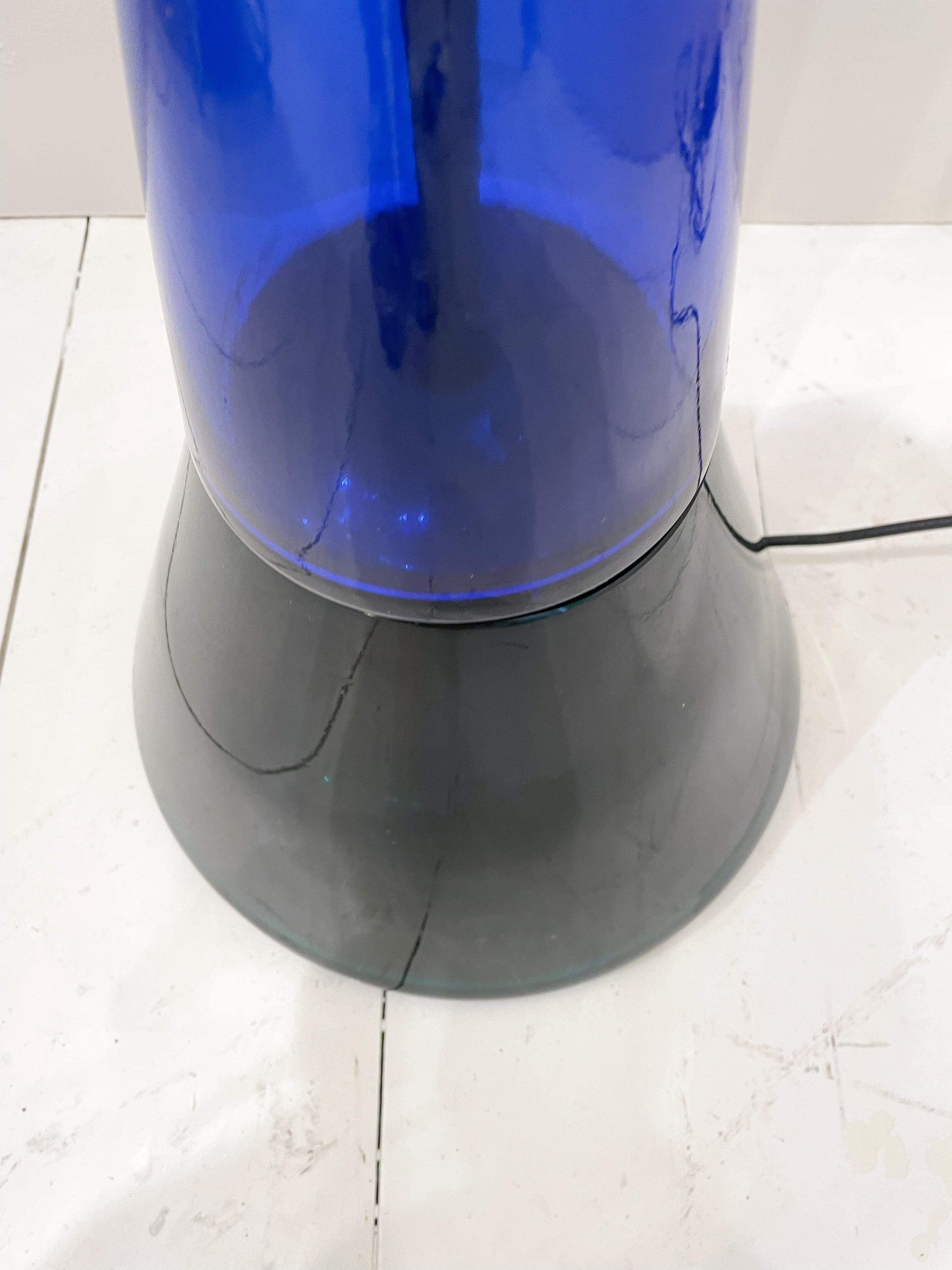 Lampadaire en verre de Murano bleu et vert, style moderne du milieu du siècle, par Fulvio Bianconi pour Venini - Italie 1950s


Lampe : 163x 27cm 
Abat-jour : 45H x 50w cm 