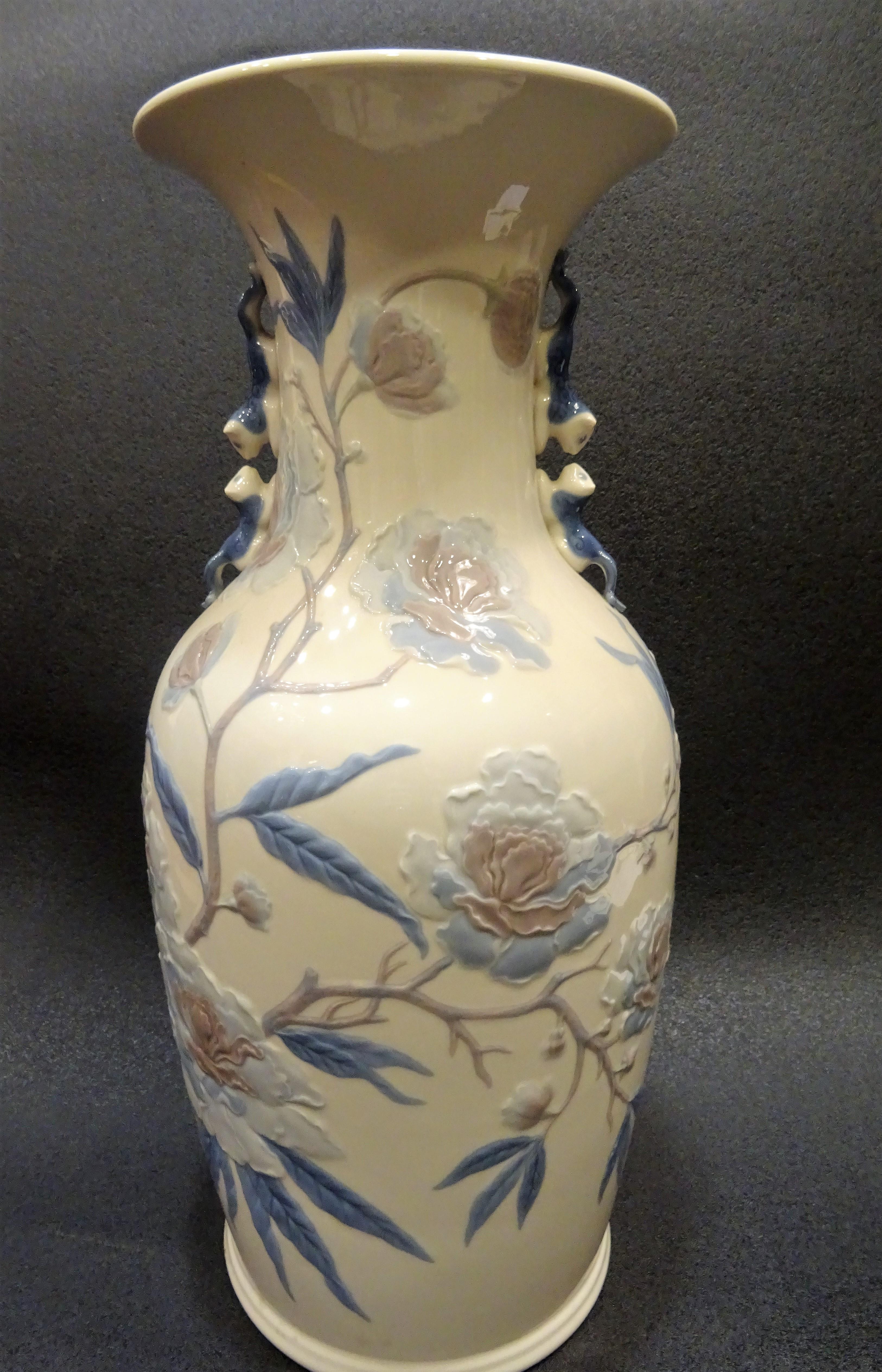 Mid-Century Modern Midcentury Blue and White Lladro Spanish Porcelain Vase in Oriental Style