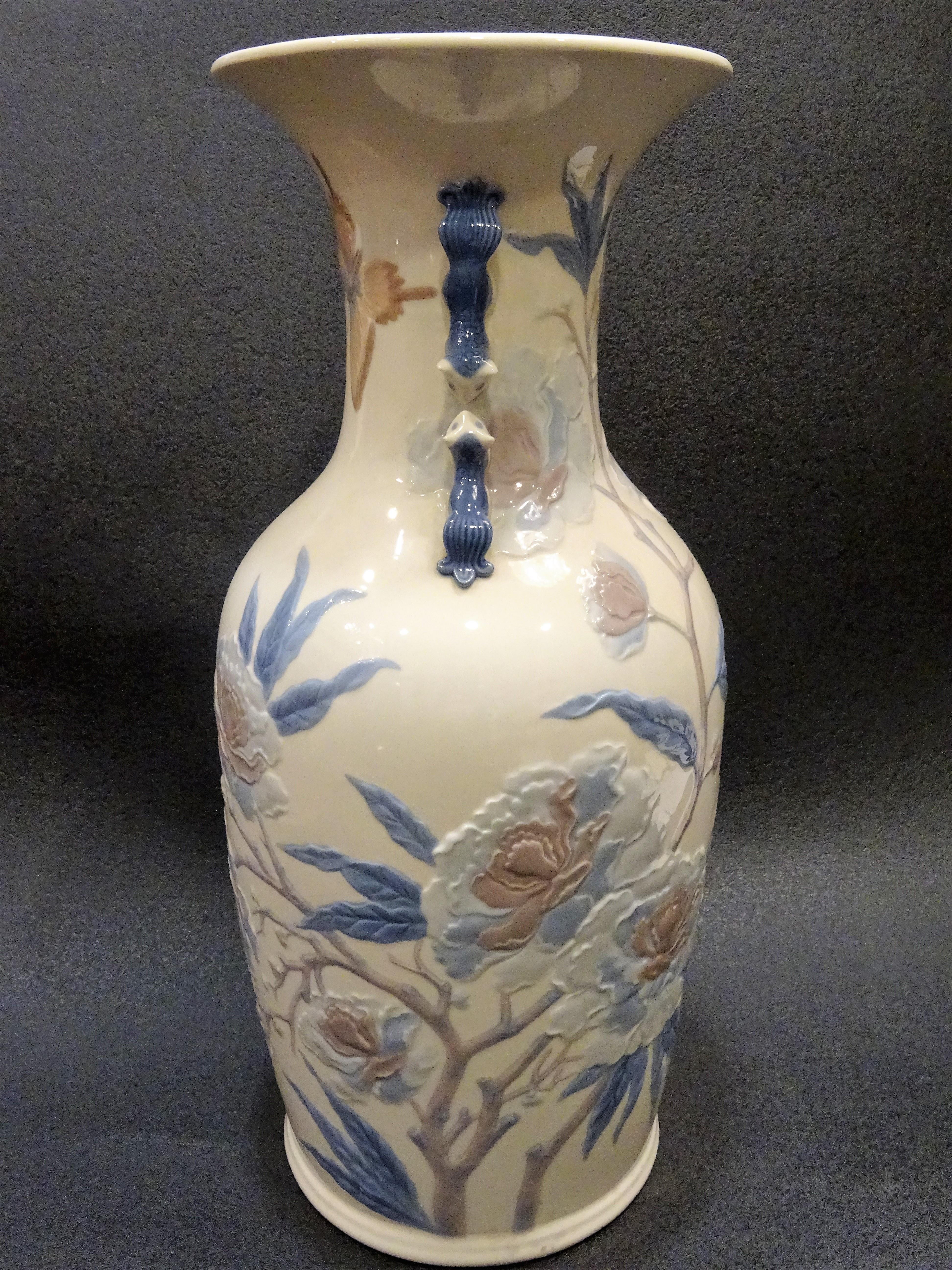 Hand-Crafted Midcentury Blue and White Lladro Spanish Porcelain Vase in Oriental Style