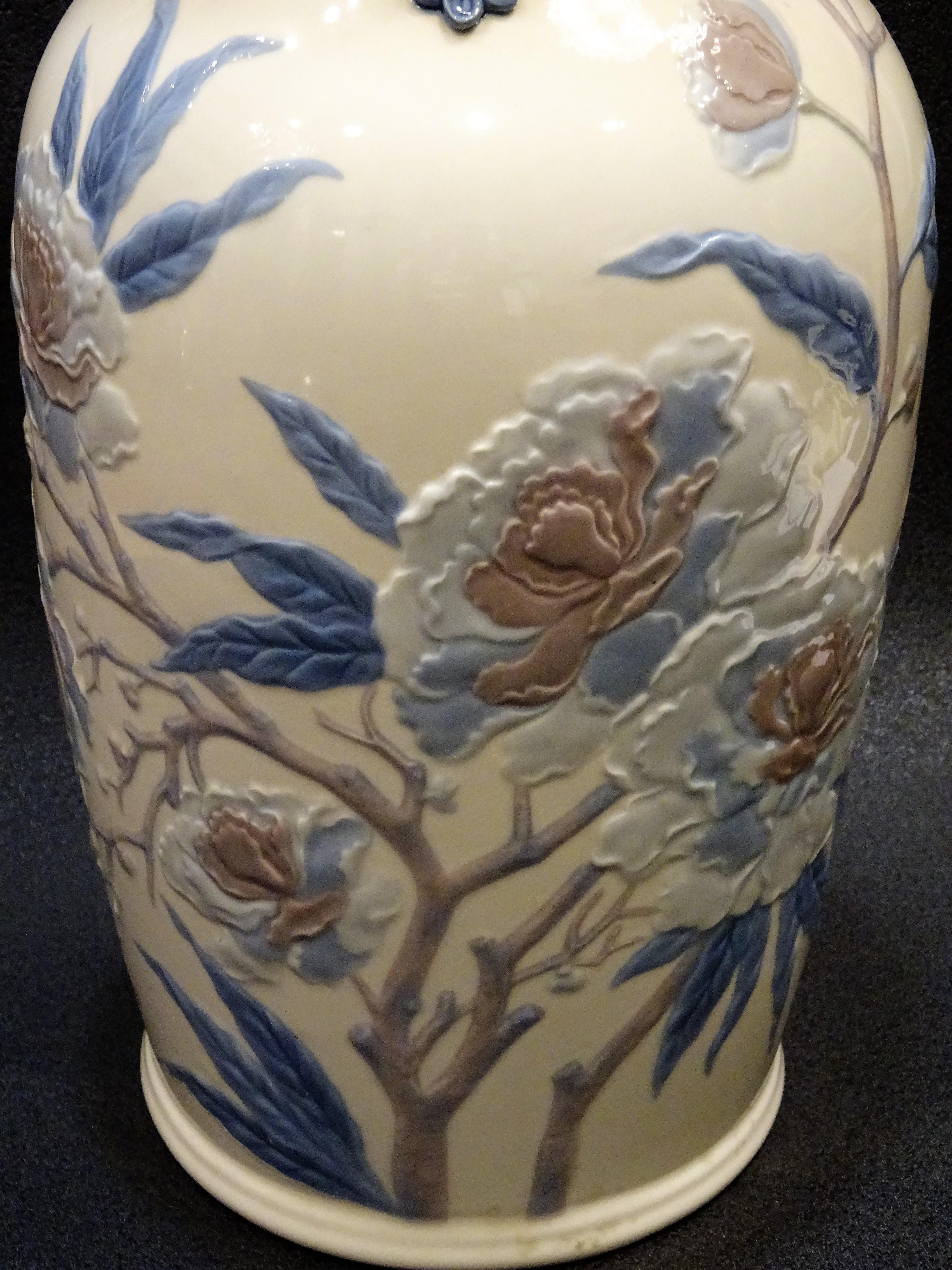 Midcentury Blue and White Lladro Spanish Porcelain Vase in Oriental Style In Good Condition In Valladolid, ES