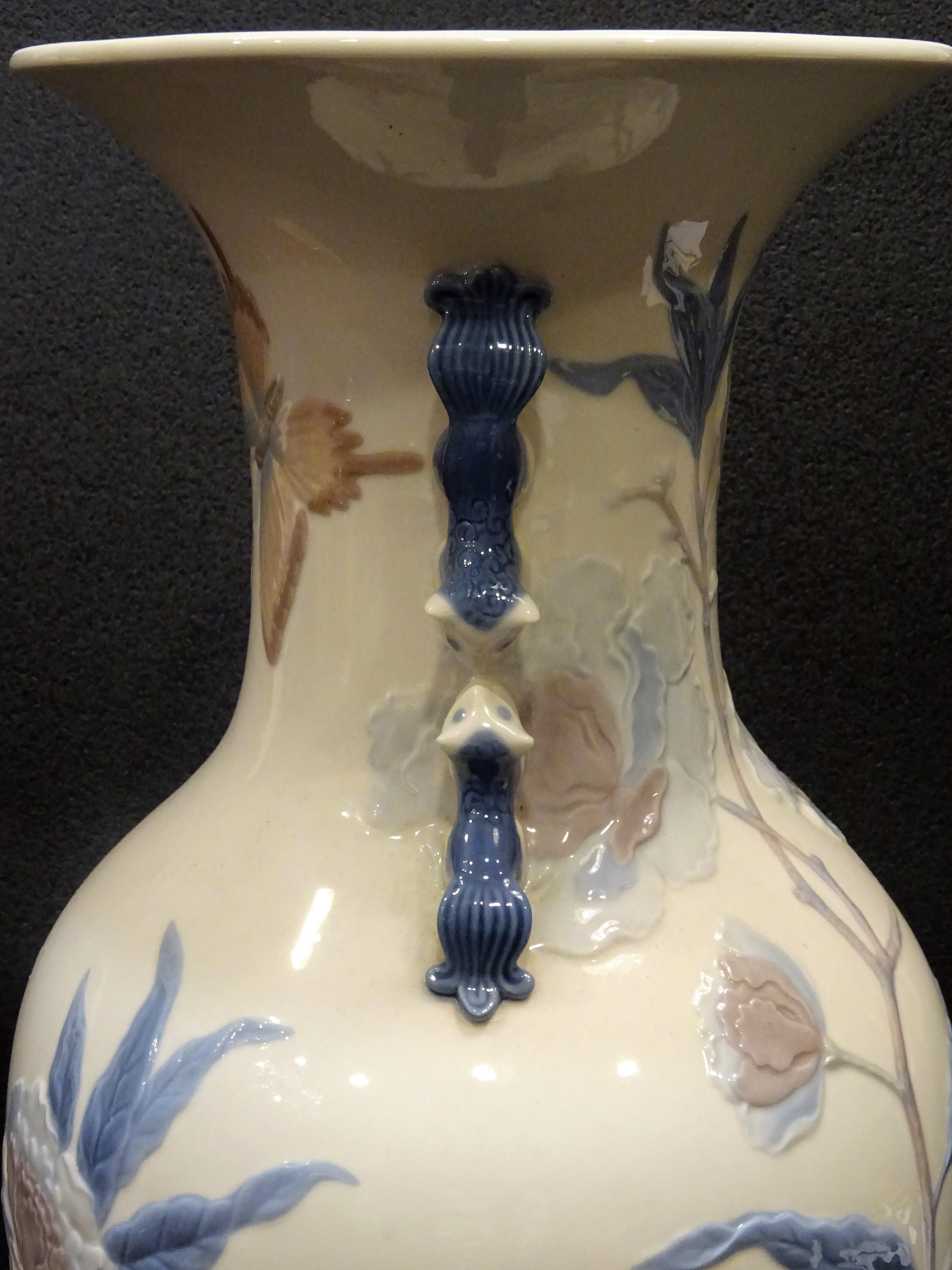 Mid-20th Century Midcentury Blue and White Lladro Spanish Porcelain Vase in Oriental Style