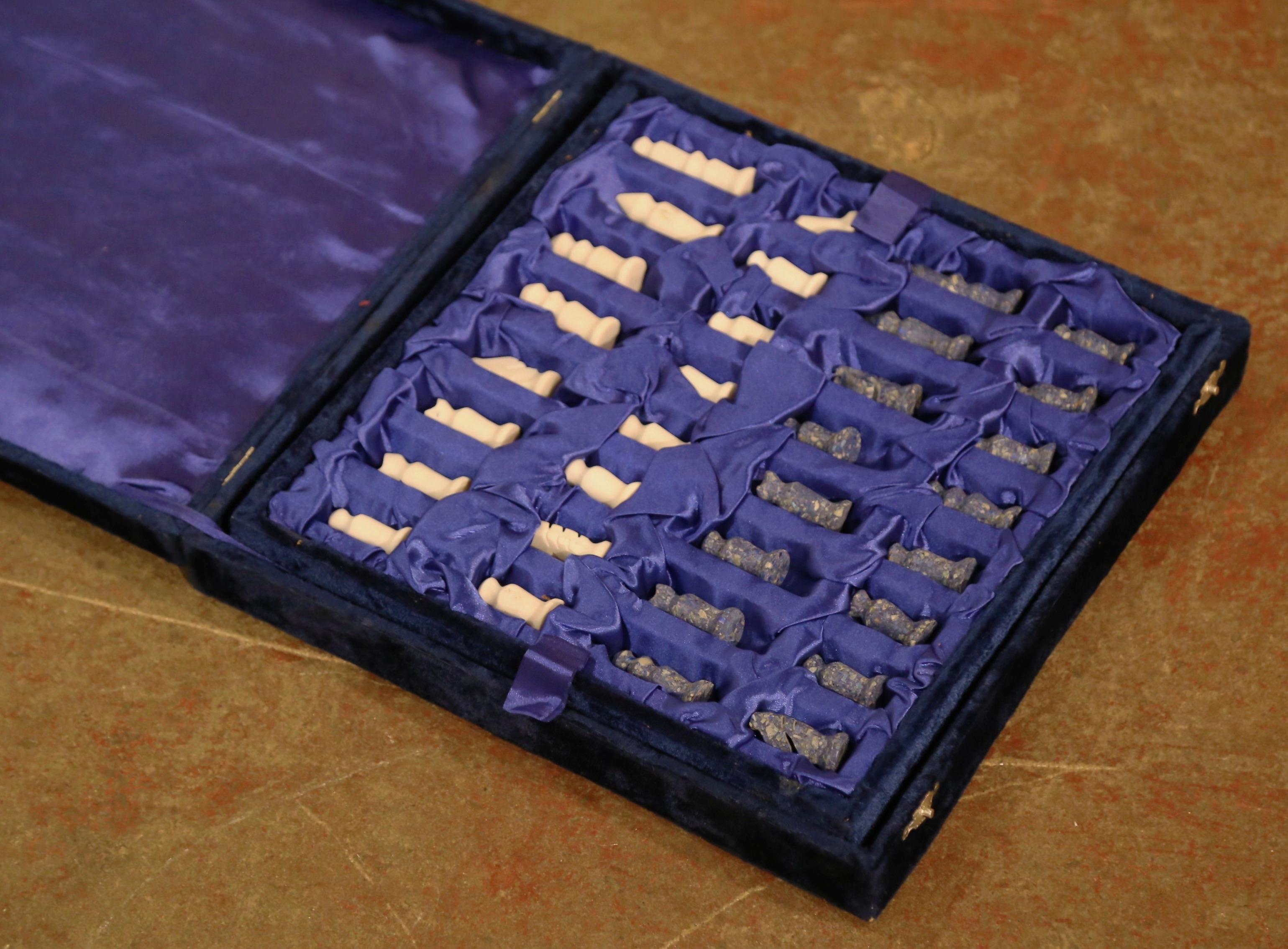 Mid-Century-Schachspiel aus blauem und weißem Marmor mit Karton (Handgefertigt) im Angebot