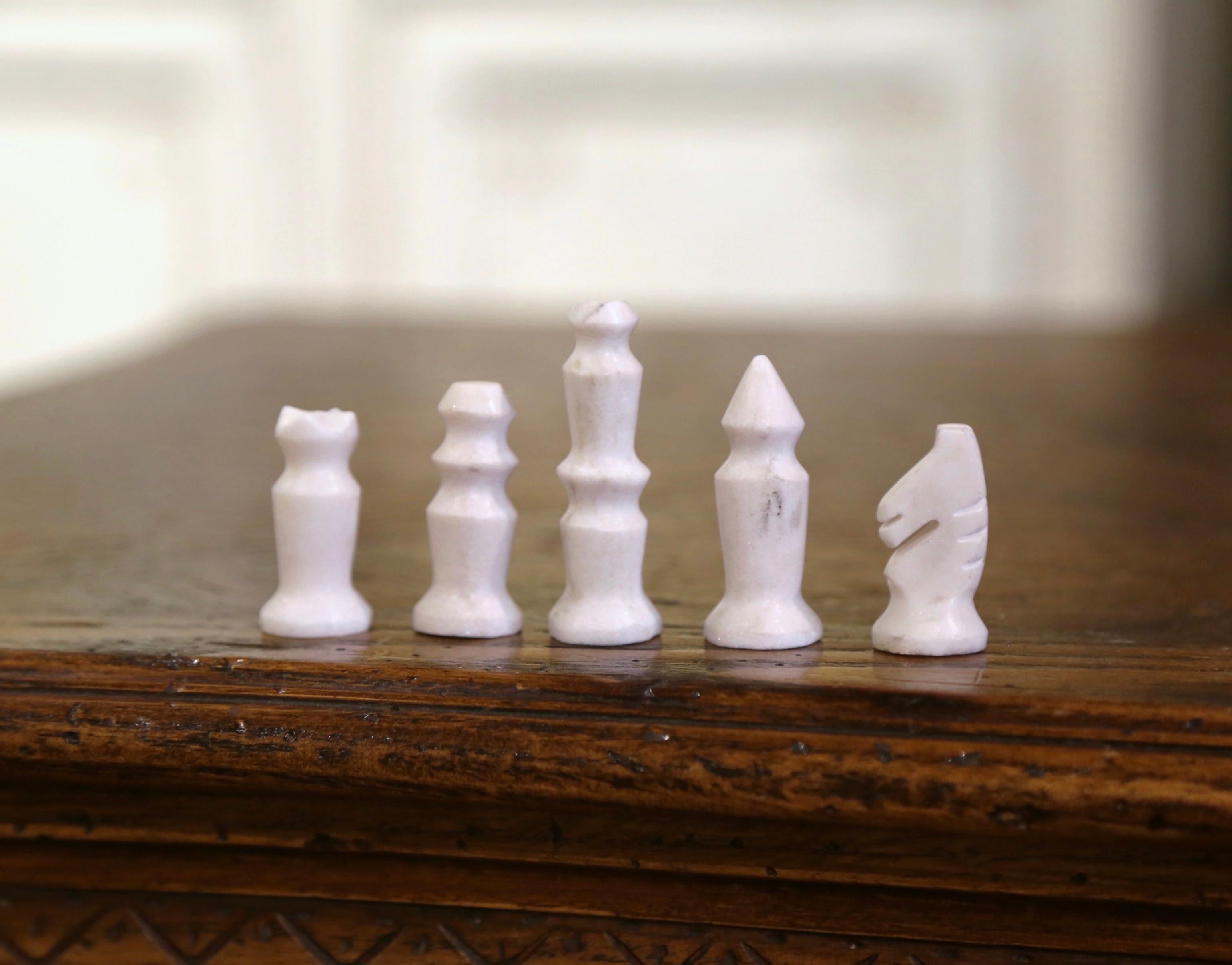 Marbre Jeu d'échecs en marbre bleu et blanc du milieu du siècle avec planche en vente