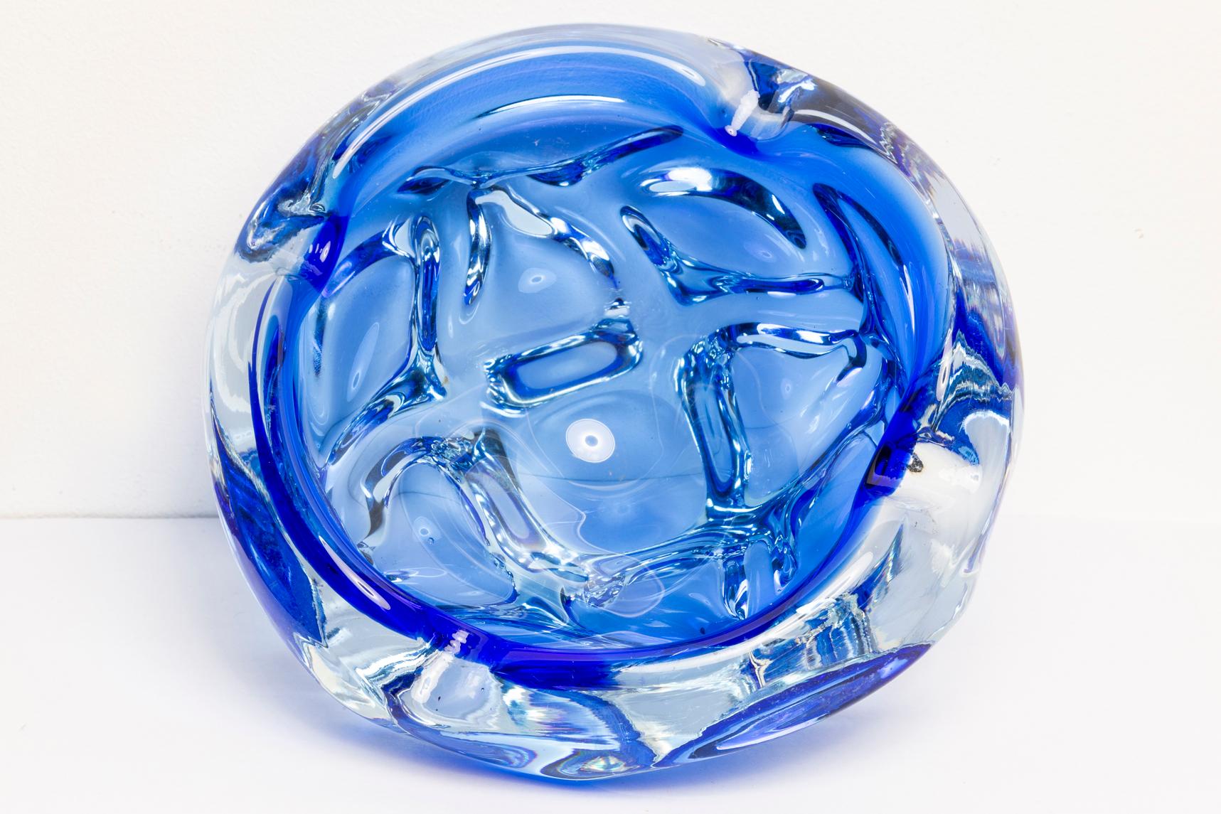 Posacenere a forma di ciotola in vetro Artistics blu, Italia, anni '70 in vendita 4