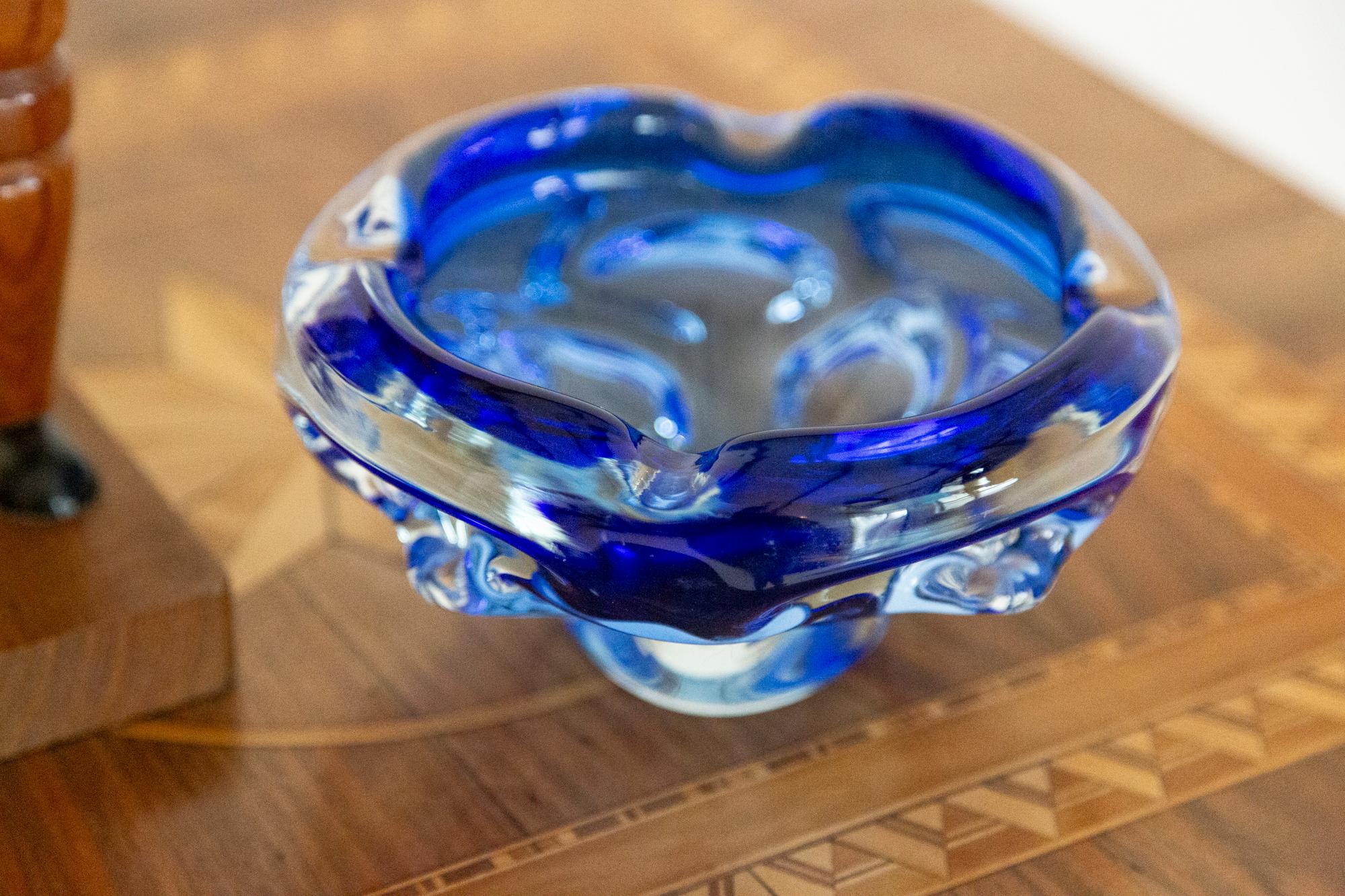 XX secolo Posacenere a forma di ciotola in vetro Artistics blu, Italia, anni '70 in vendita