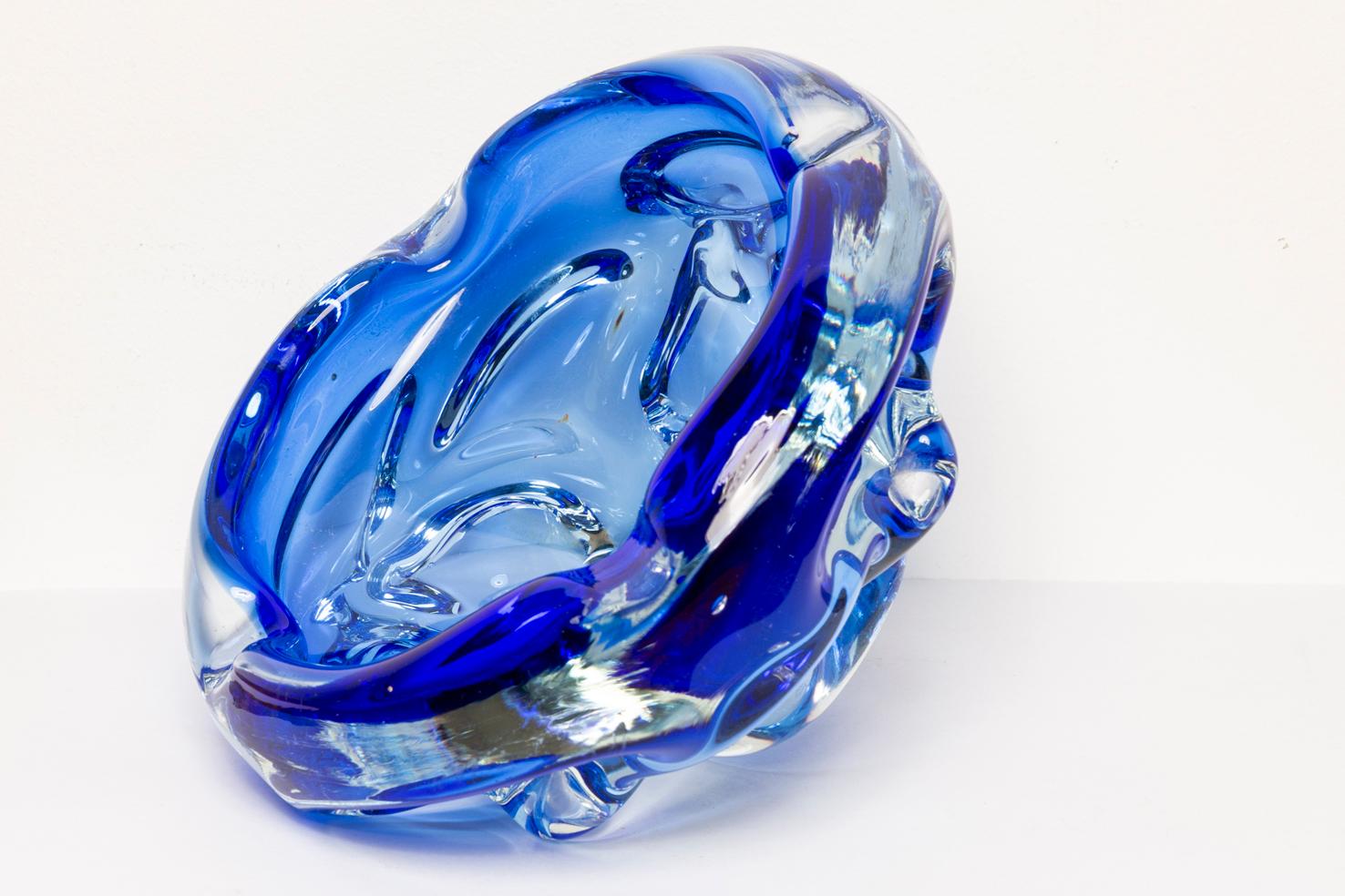 Posacenere a forma di ciotola in vetro Artistics blu, Italia, anni '70 in vendita 2