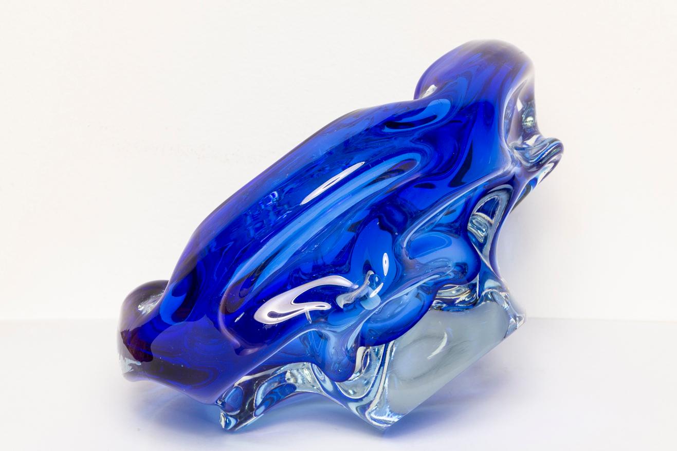Posacenere a forma di ciotola in vetro Artistics blu, Italia, anni '70 in vendita 3