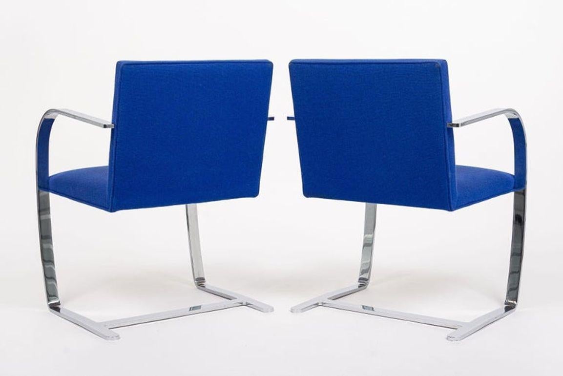 Blaue Brünner Stühle aus der Mitte des Jahrhunderts von Mies van der Rohe für Knoll 2006 (21. Jahrhundert und zeitgenössisch) im Angebot