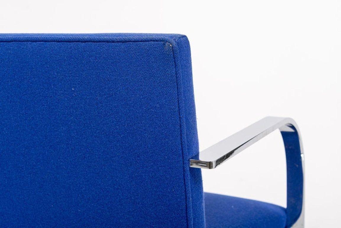 Blaue Brünner Stühle aus der Mitte des Jahrhunderts von Mies van der Rohe für Knoll 2006 im Angebot 1