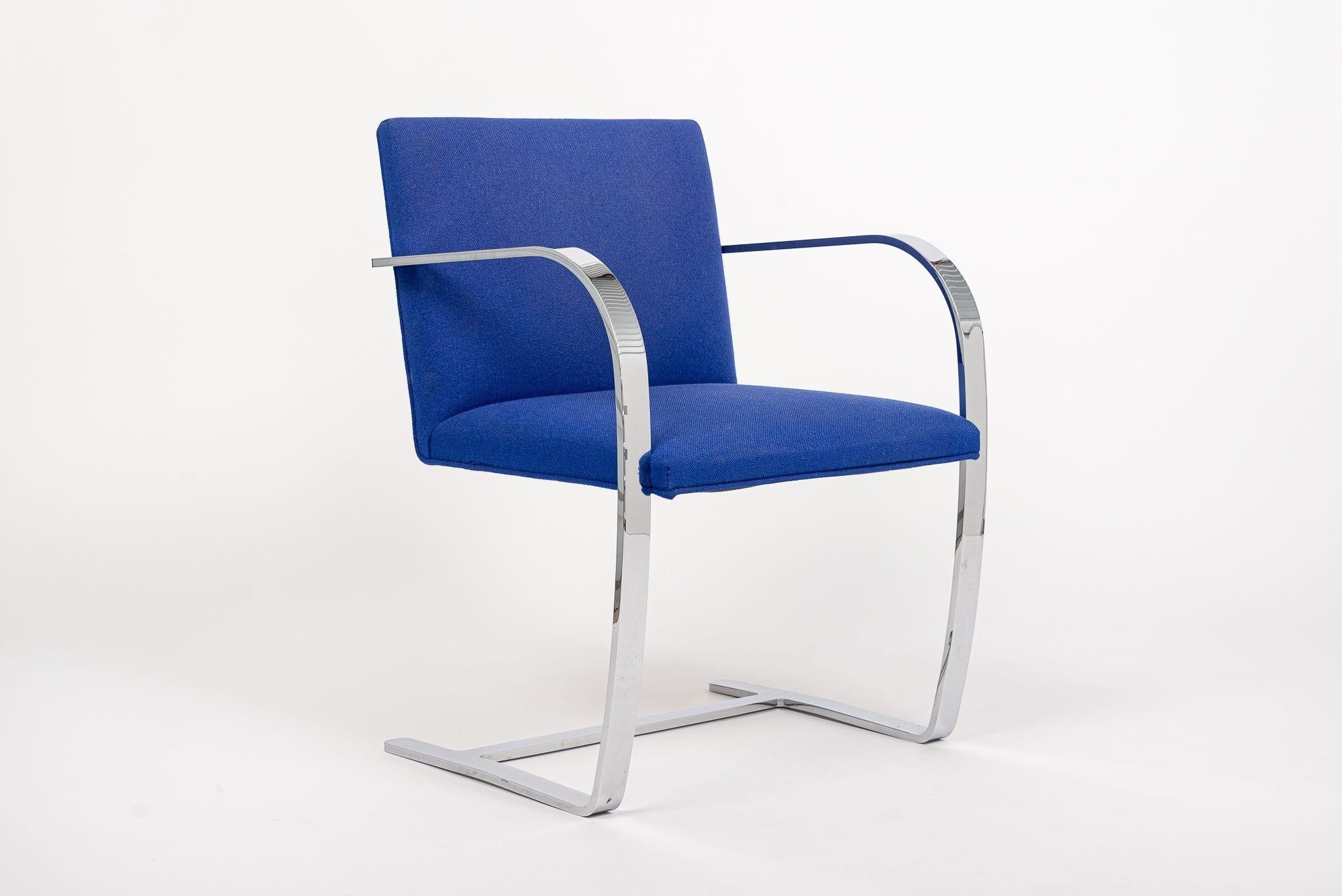 Blaue Brünner Stühle aus der Mitte des Jahrhunderts von Mies van der Rohe für Knoll im Angebot 6