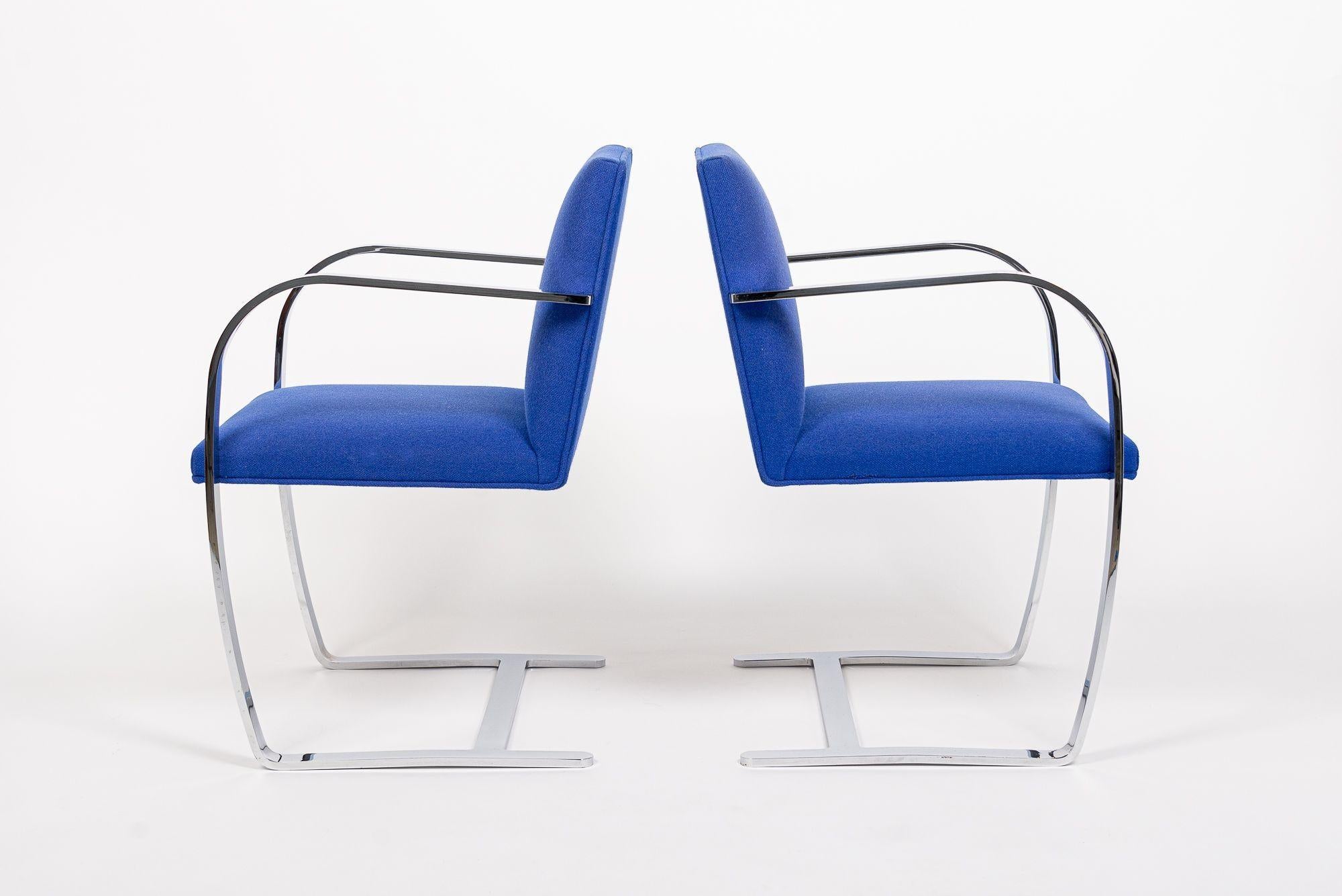 Blaue Brünner Stühle aus der Mitte des Jahrhunderts von Mies van der Rohe für Knoll im Zustand „Gut“ im Angebot in Detroit, MI