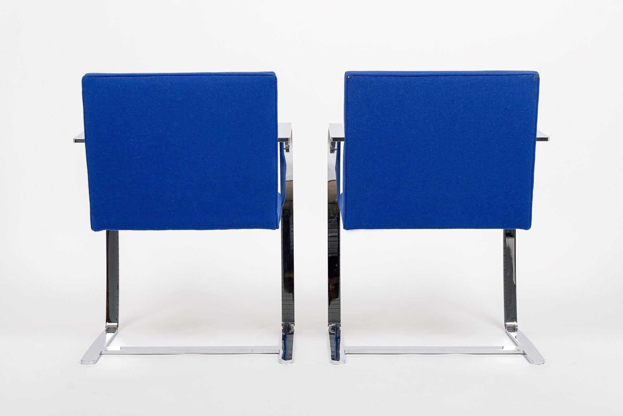 Blaue Brünner Stühle aus der Mitte des Jahrhunderts von Mies van der Rohe für Knoll (21. Jahrhundert und zeitgenössisch) im Angebot