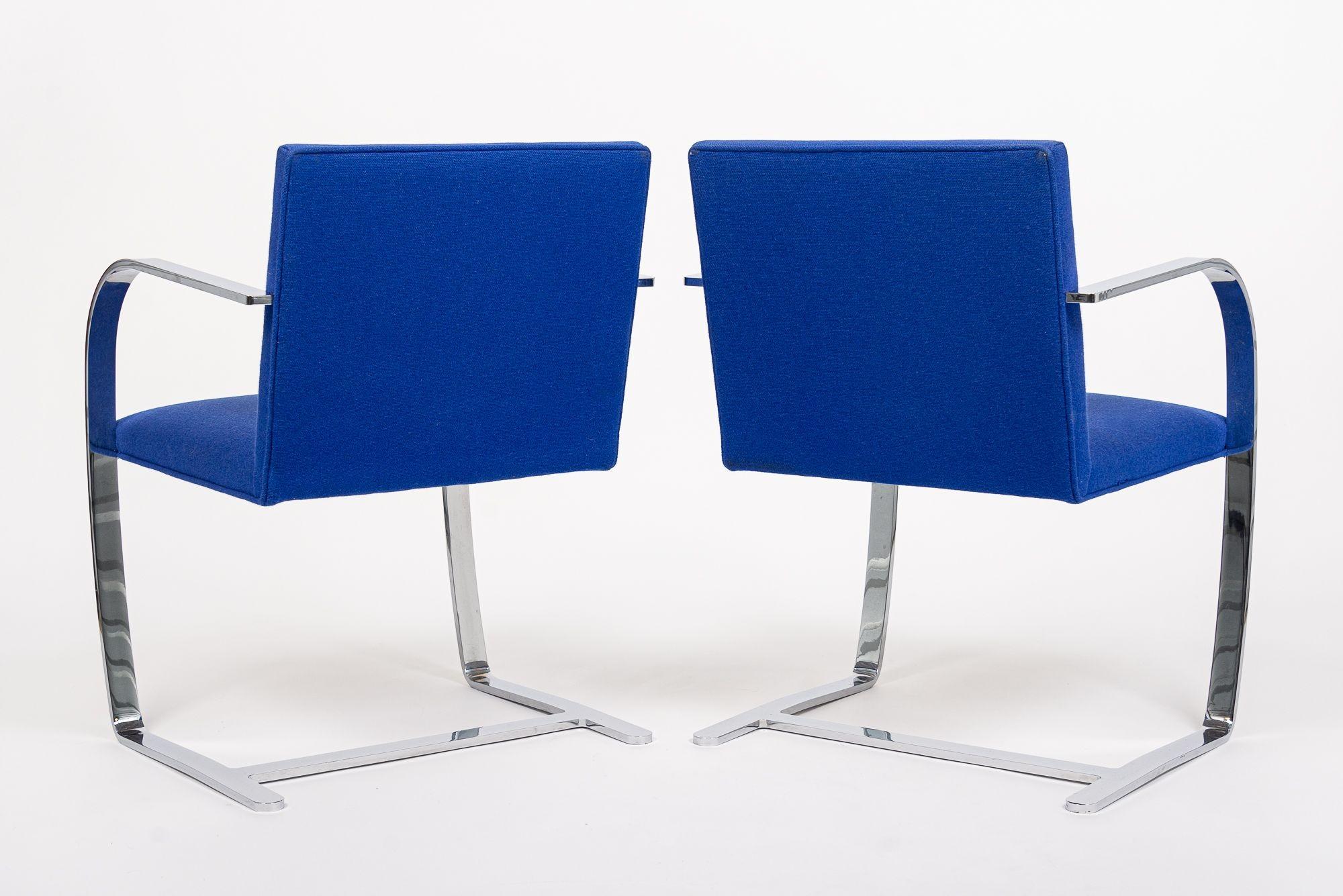 Blaue Brünner Stühle aus der Mitte des Jahrhunderts von Mies van der Rohe für Knoll (Stahl) im Angebot