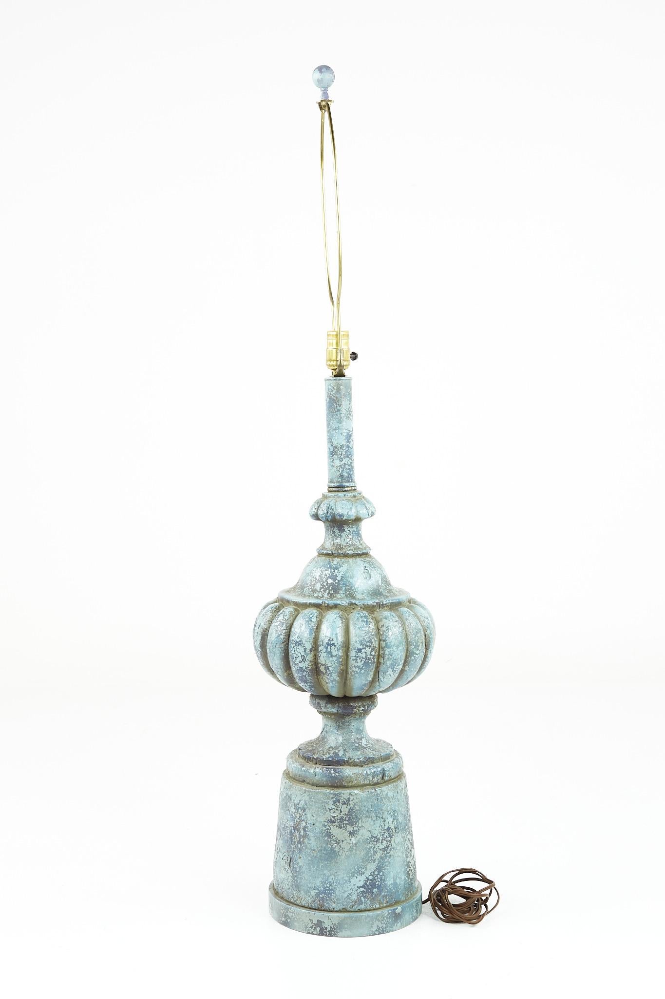 Blaue Keramik-Tischlampe aus der Mitte des Jahrhunderts im Zustand „Gut“ im Angebot in Countryside, IL