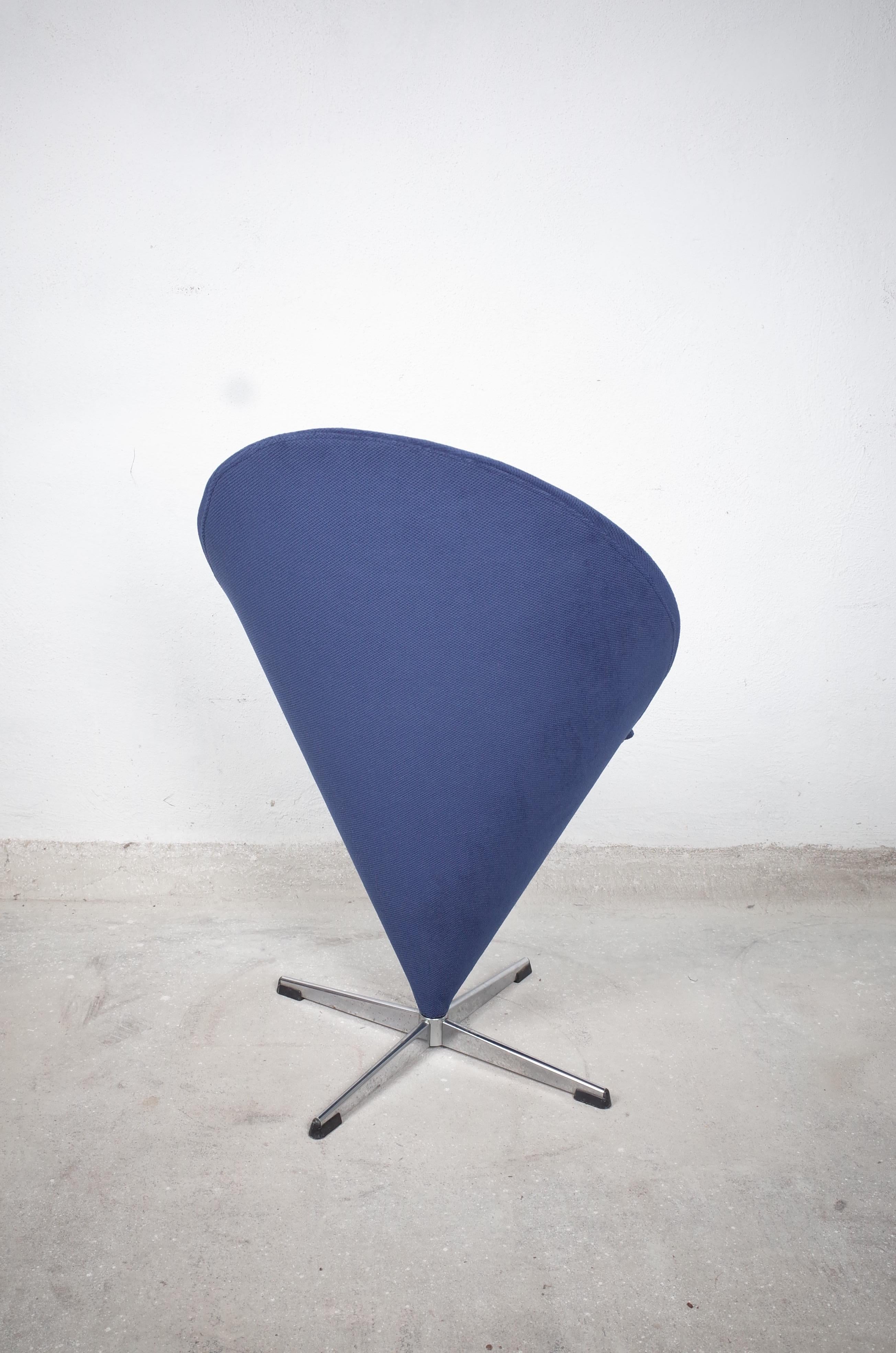 Midcentury Blue Cone Chair by Verner Panton, 1960s In Good Condition For Sale In Kumhausen, DE