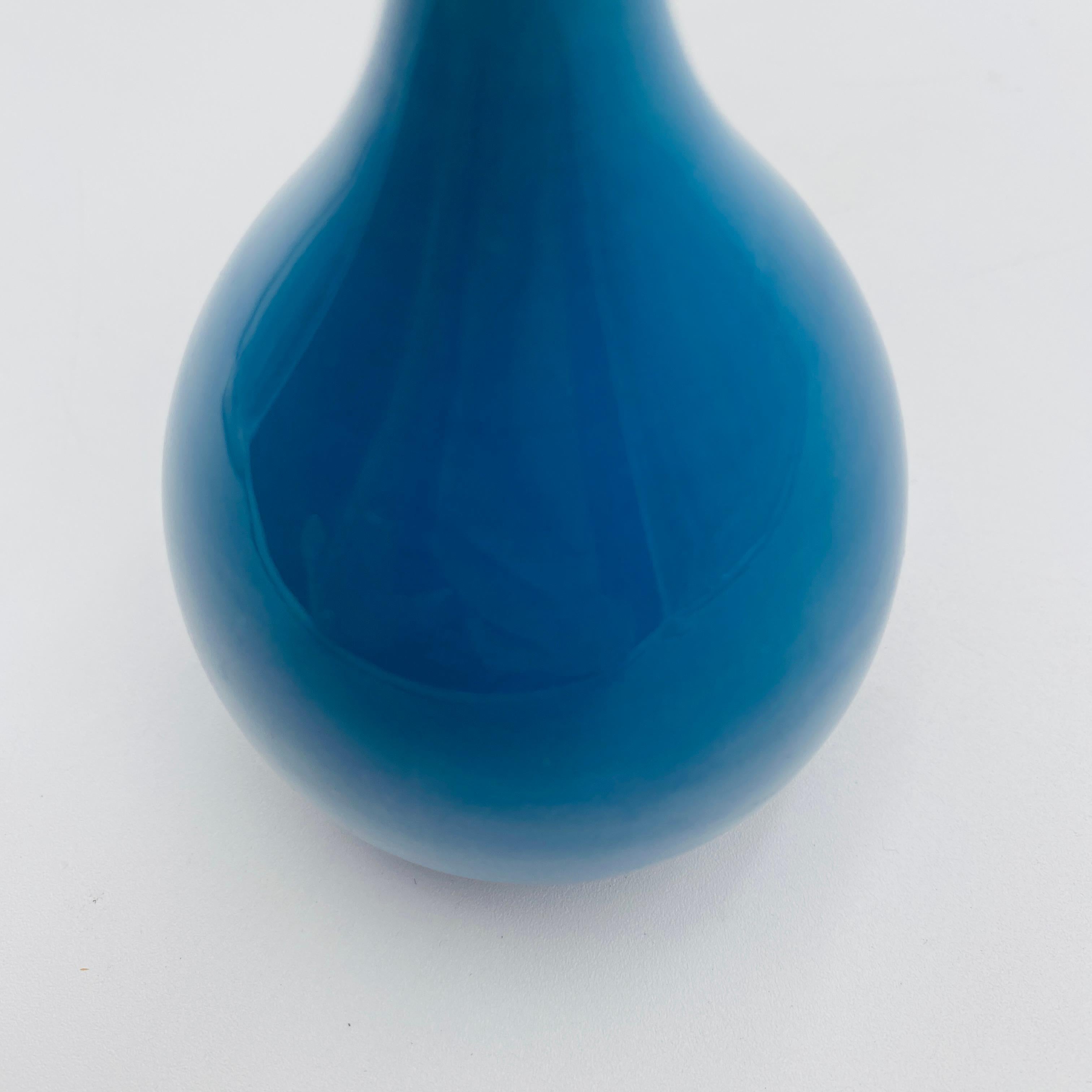 Vasi a goccia blu di metà secolo Carl-Harry Stålhane Rörstrand, Svezia, anni '60 In condizioni buone in vendita a San Juan Capistrano, CA