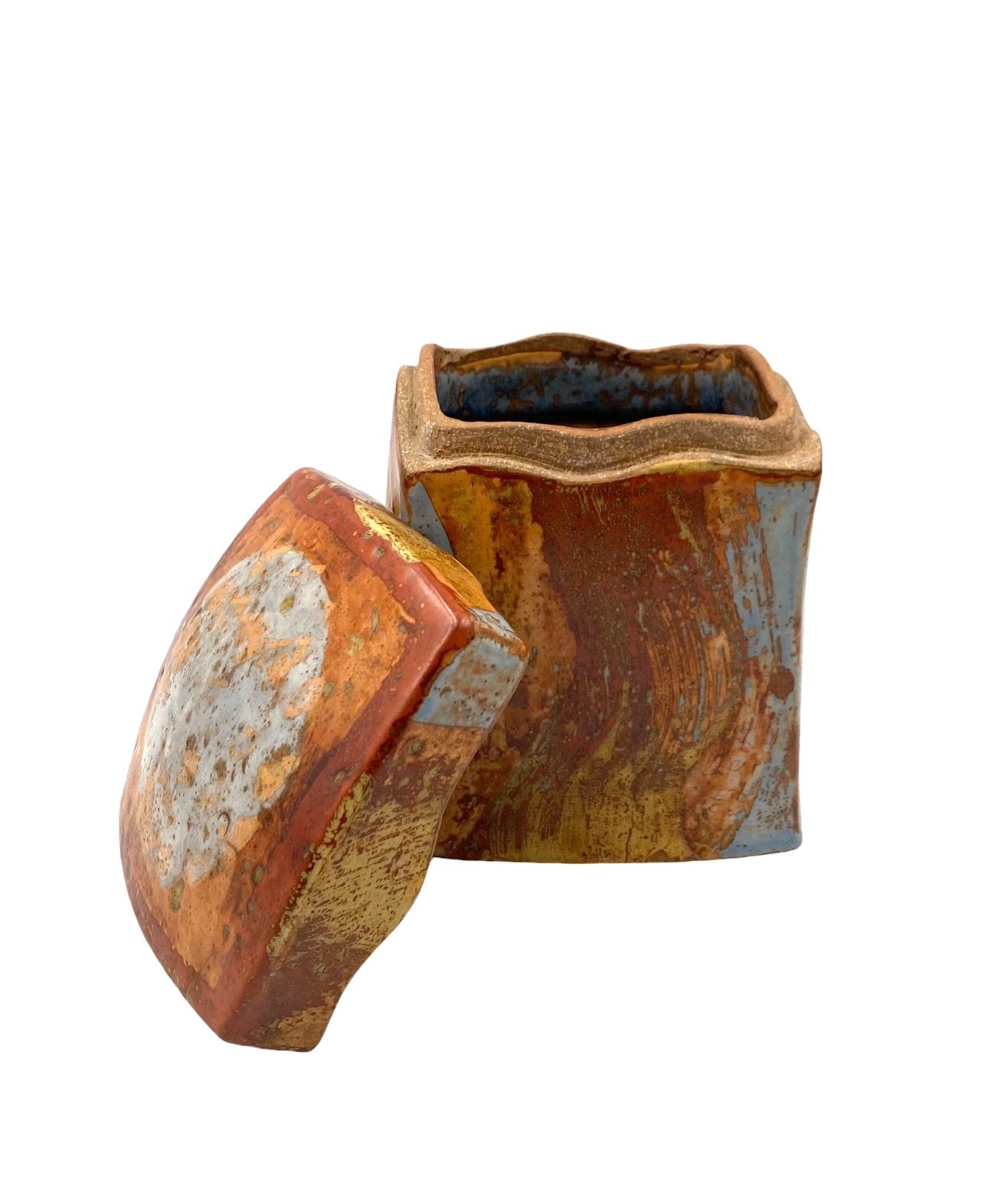 Vase en faïence bleue du milieu du siècle, France années 1960 en vente 3