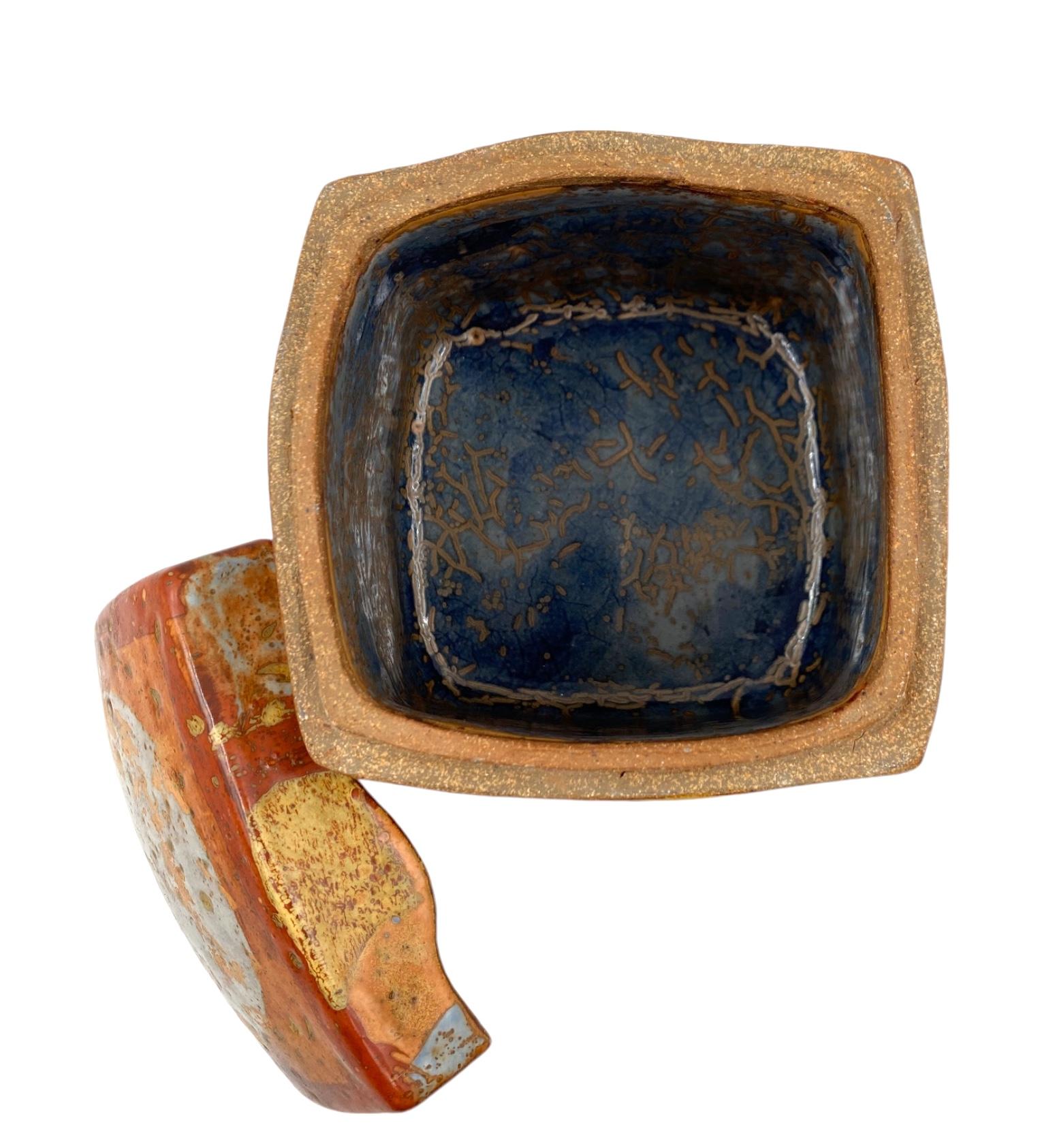 Vase en faïence bleue du milieu du siècle, France années 1960 en vente 5