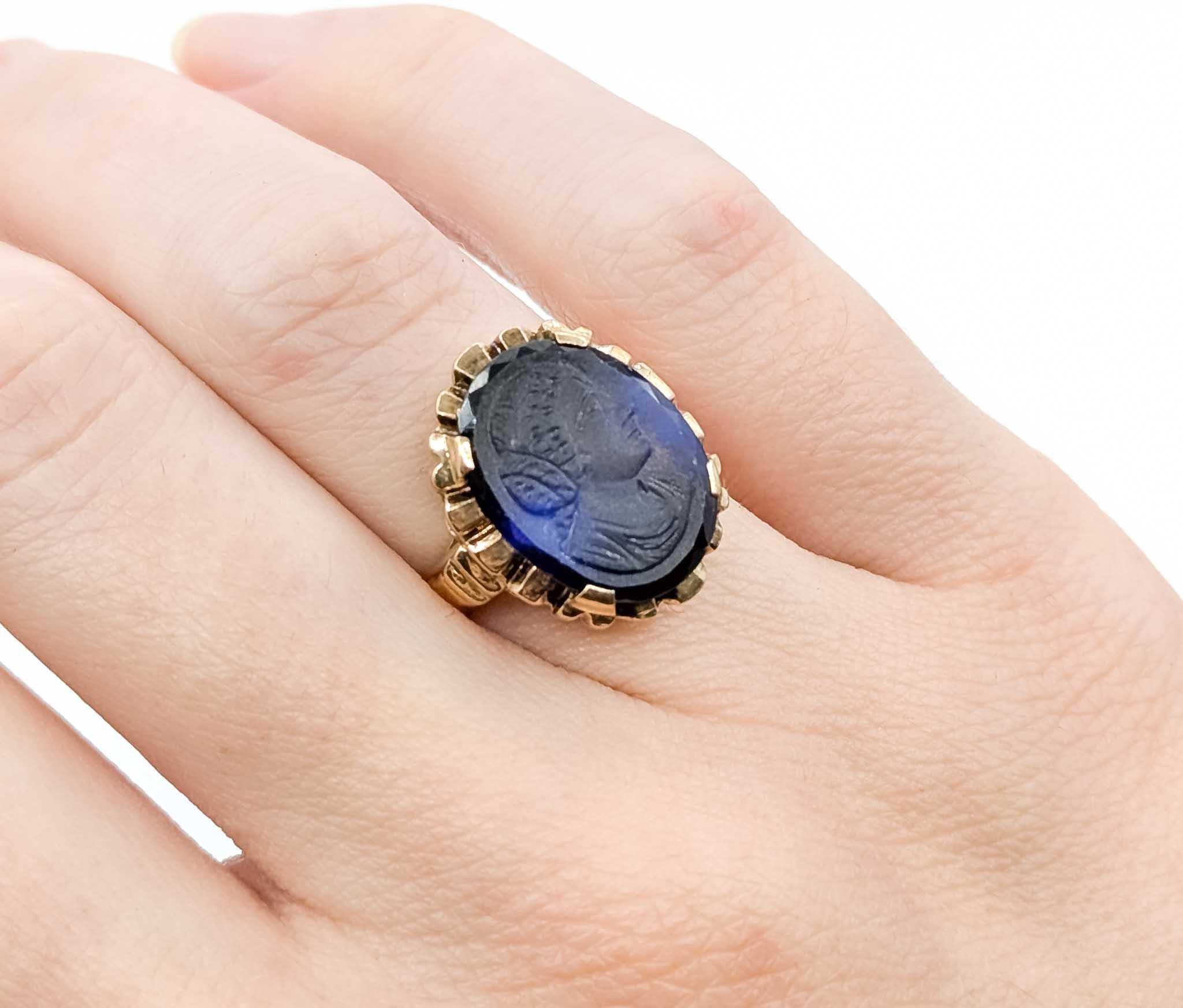 Mid-Century Blue Glass Cameo 10k Yellow Gold Ring In Excellent Condition For Sale In Bloomington, MN