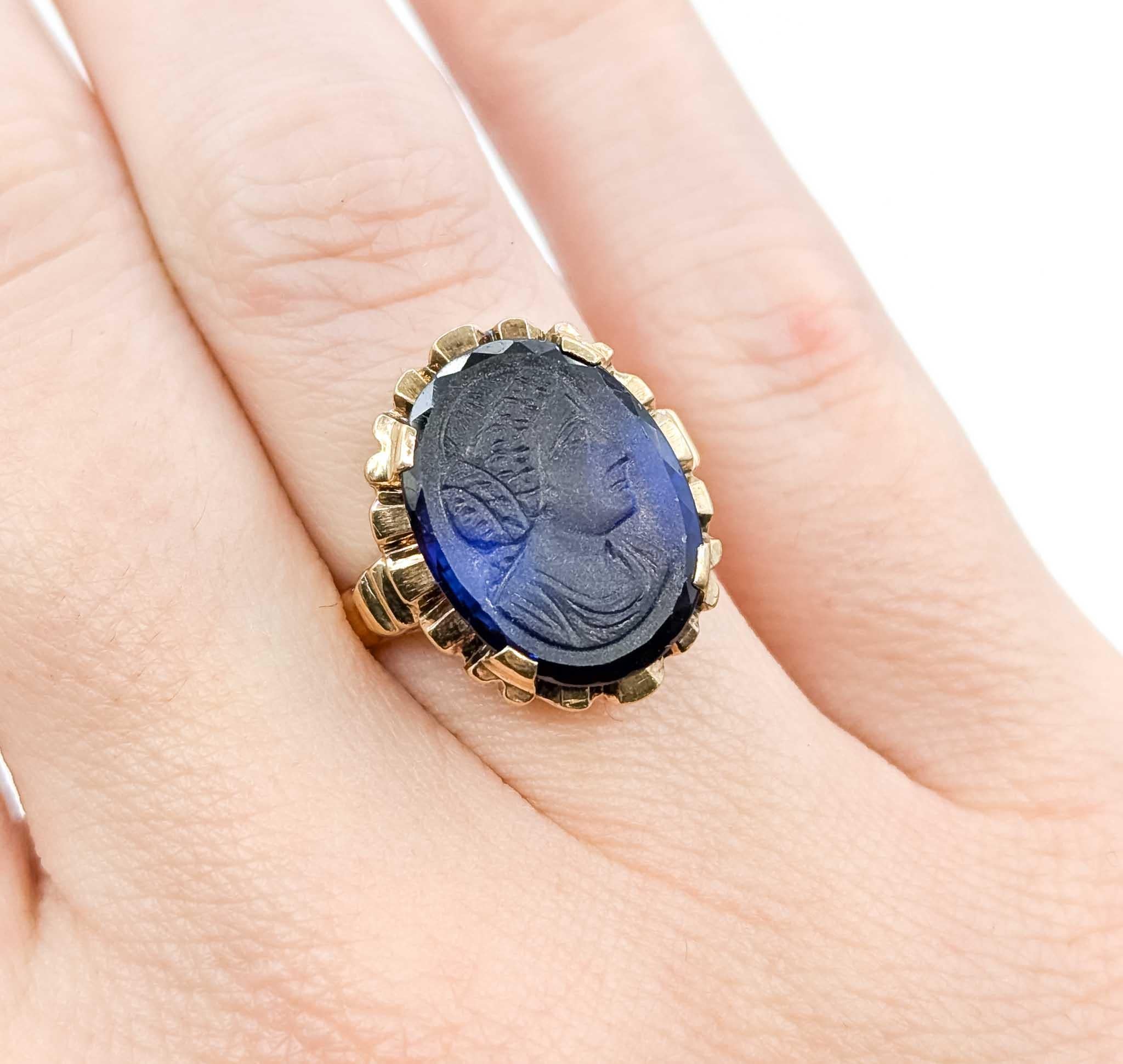 Mid-Century Blue Glass Cameo 10k Yellow Gold Ring For Sale 1