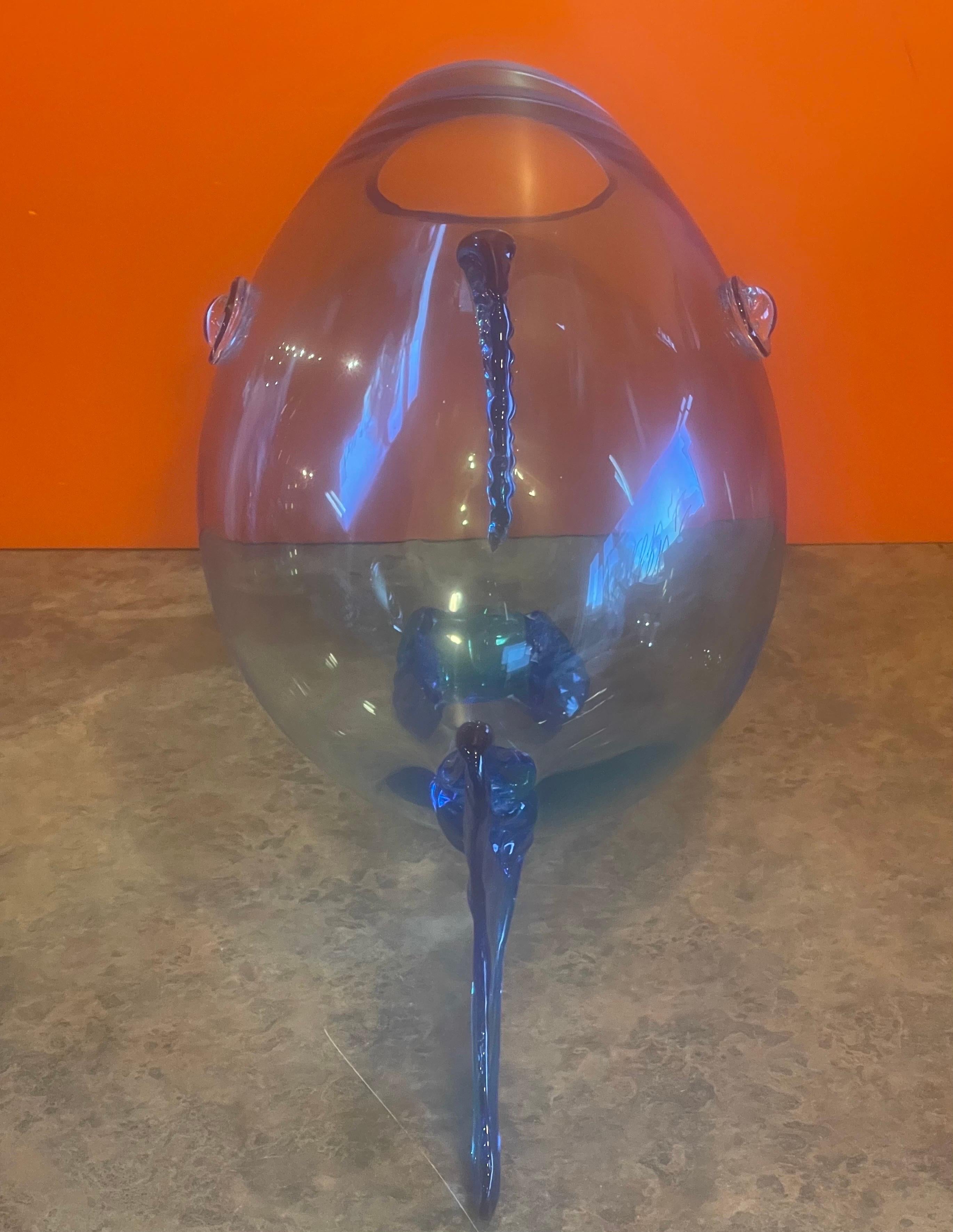 Mid-Century Blue Glass Fish Vase in the Style of Blenko Glass In Good Condition For Sale In San Diego, CA