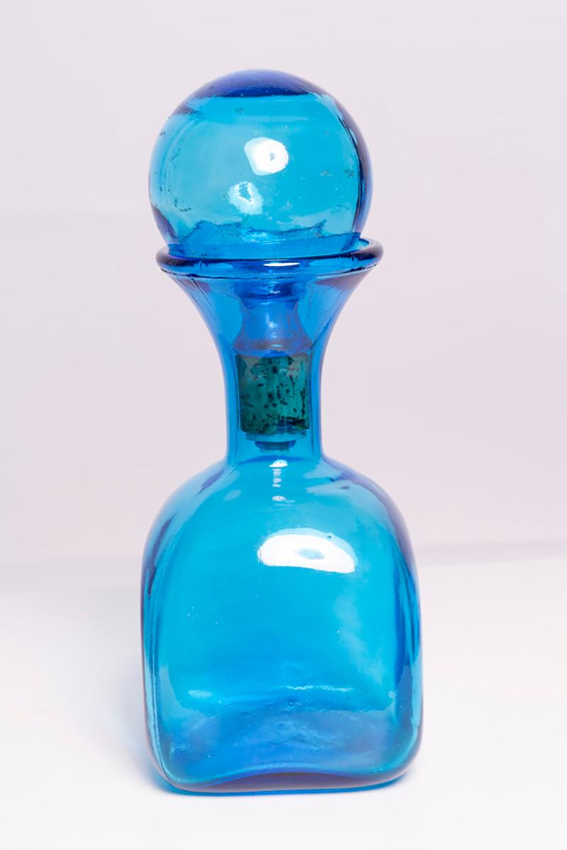 Blaue Mid-Century-Miniflasche aus Glas mit Stopper, Italien, 1960er Jahre im Angebot 1