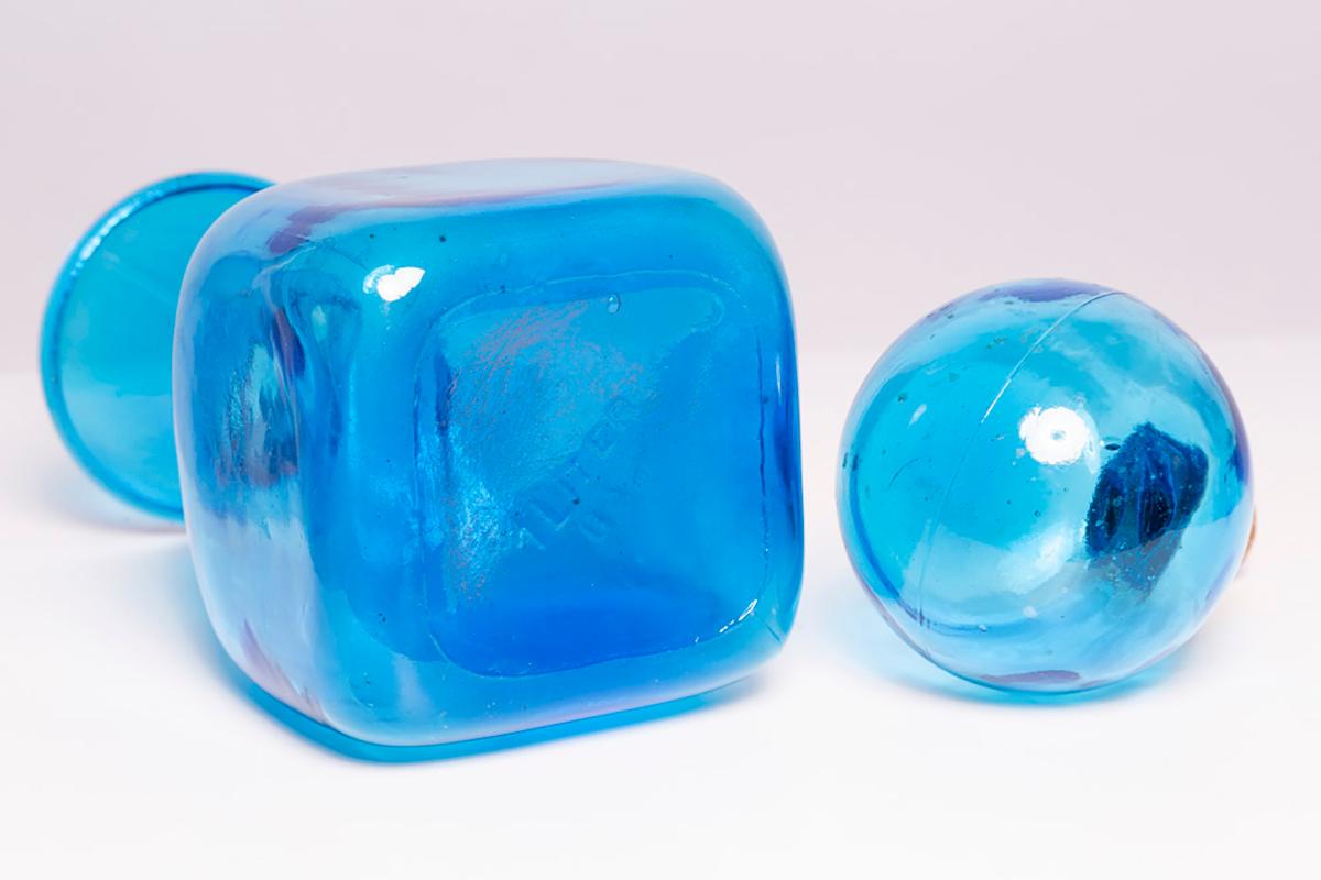 Blaue Mid-Century-Miniflasche aus Glas mit Stopper, Italien, 1960er Jahre im Angebot 3