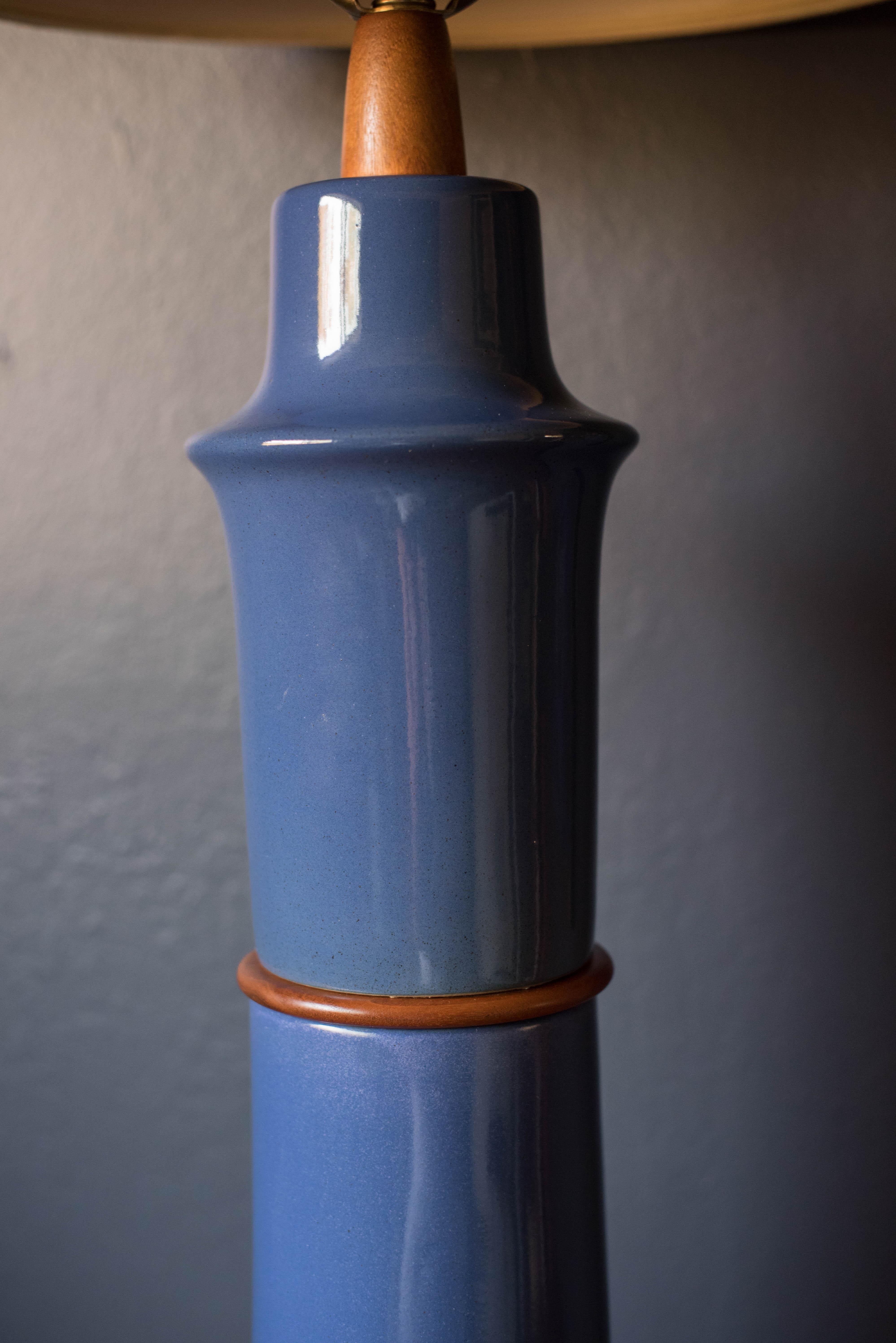Mid Century Blue Stoneware Table Lamp by Martz In Good Condition For Sale In San Jose, CA