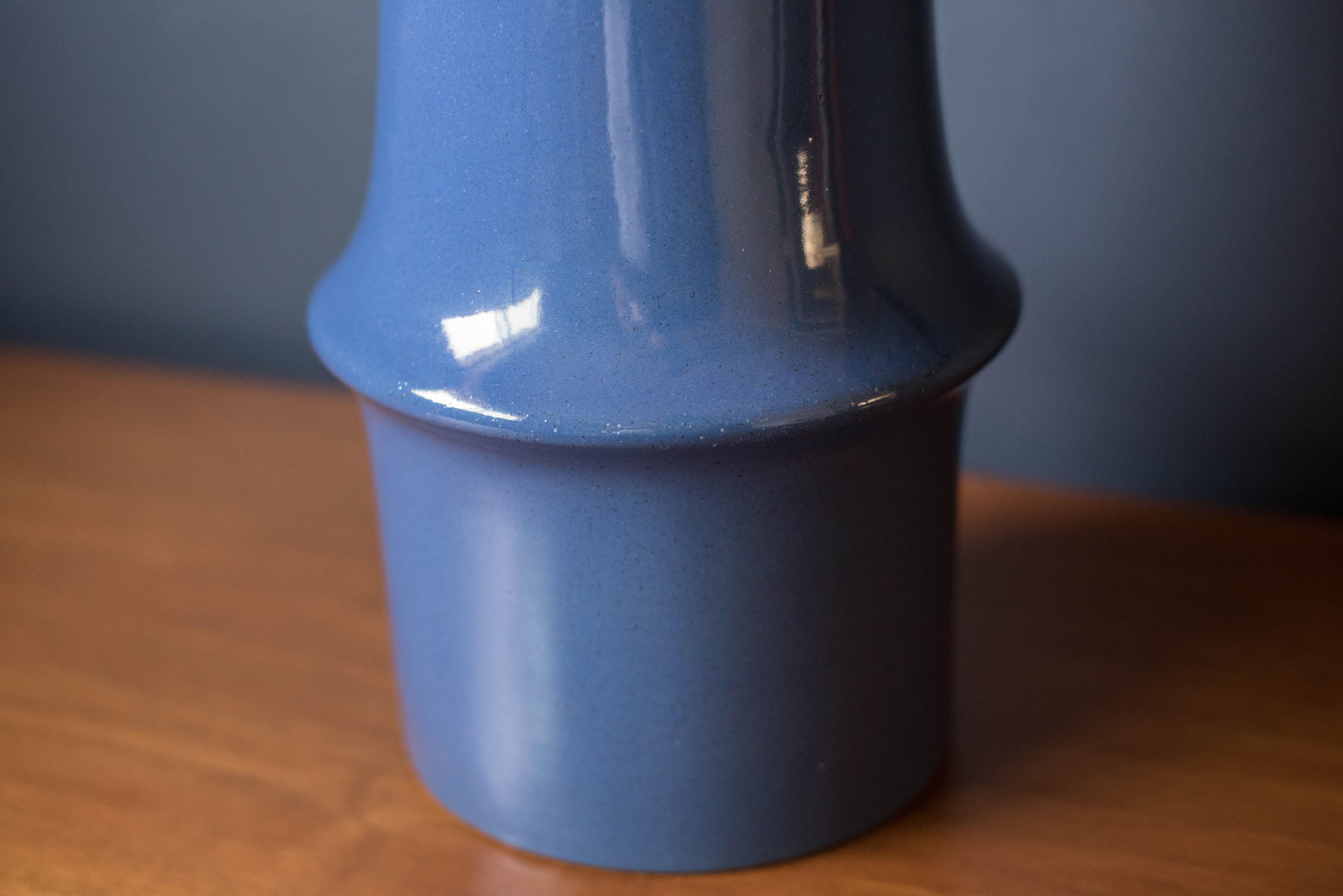 Lampe de bureau en grès bleu du milieu du siècle dernier par Martz en vente 1