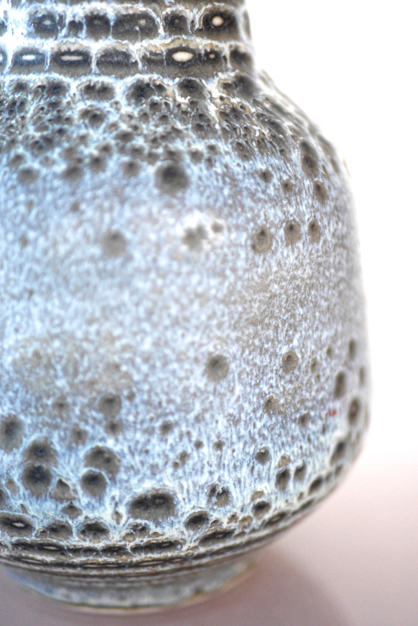 Vaso blu di metà secolo di Gunnar Nyland per Rörstrand, Svezia. in vendita 3