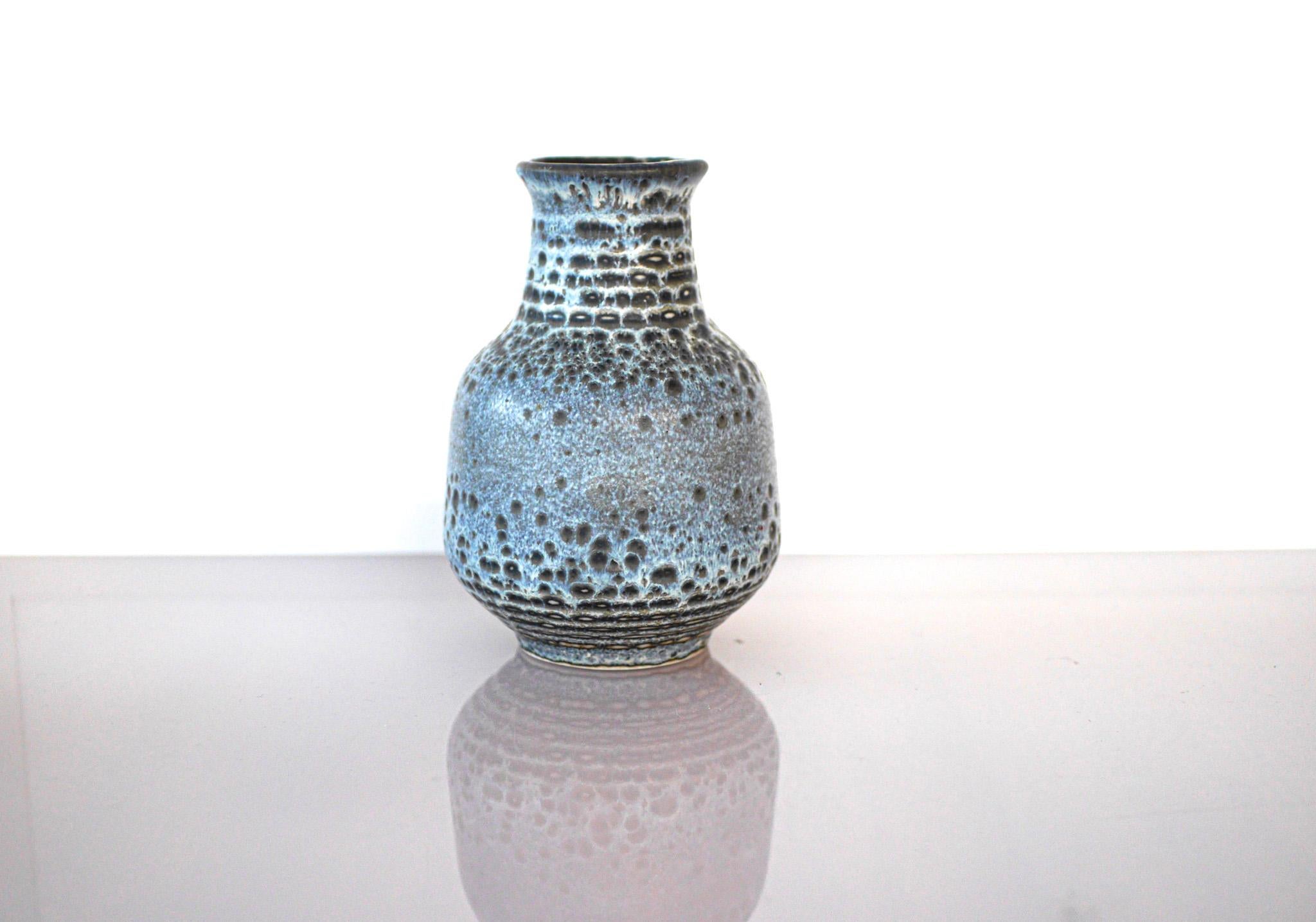 Mid-Century moderno Vaso blu di metà secolo di Gunnar Nyland per Rörstrand, Svezia. in vendita