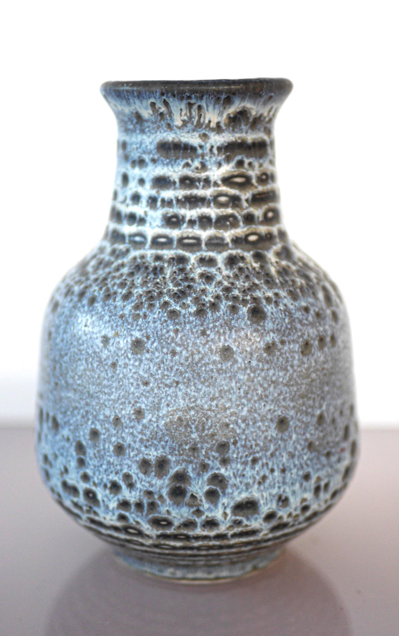 Vaso blu di metà secolo di Gunnar Nyland per Rörstrand, Svezia. in vendita 4