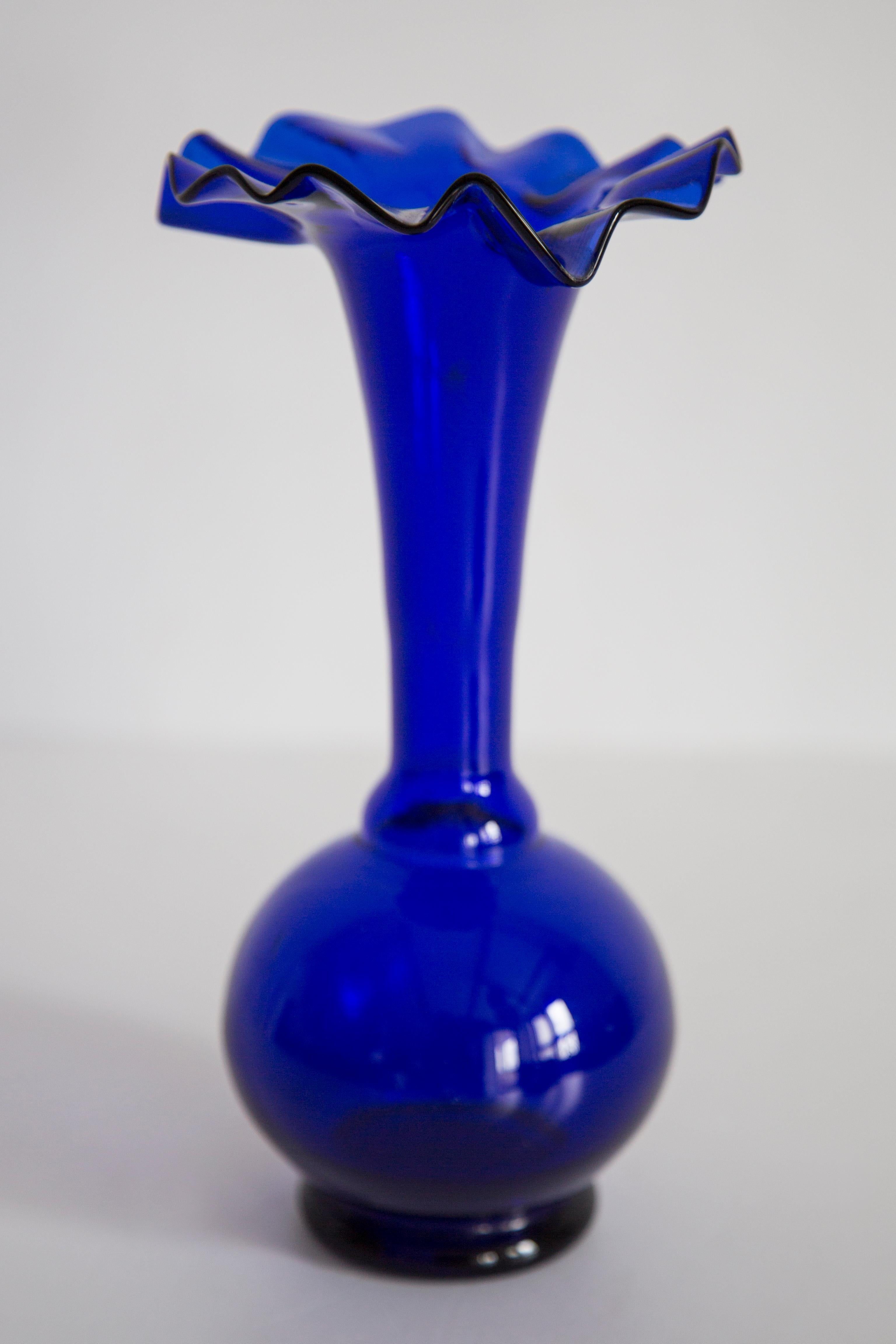 Vase bleu du milieu du siècle avec Frill, Europe, années 1960 en vente 2