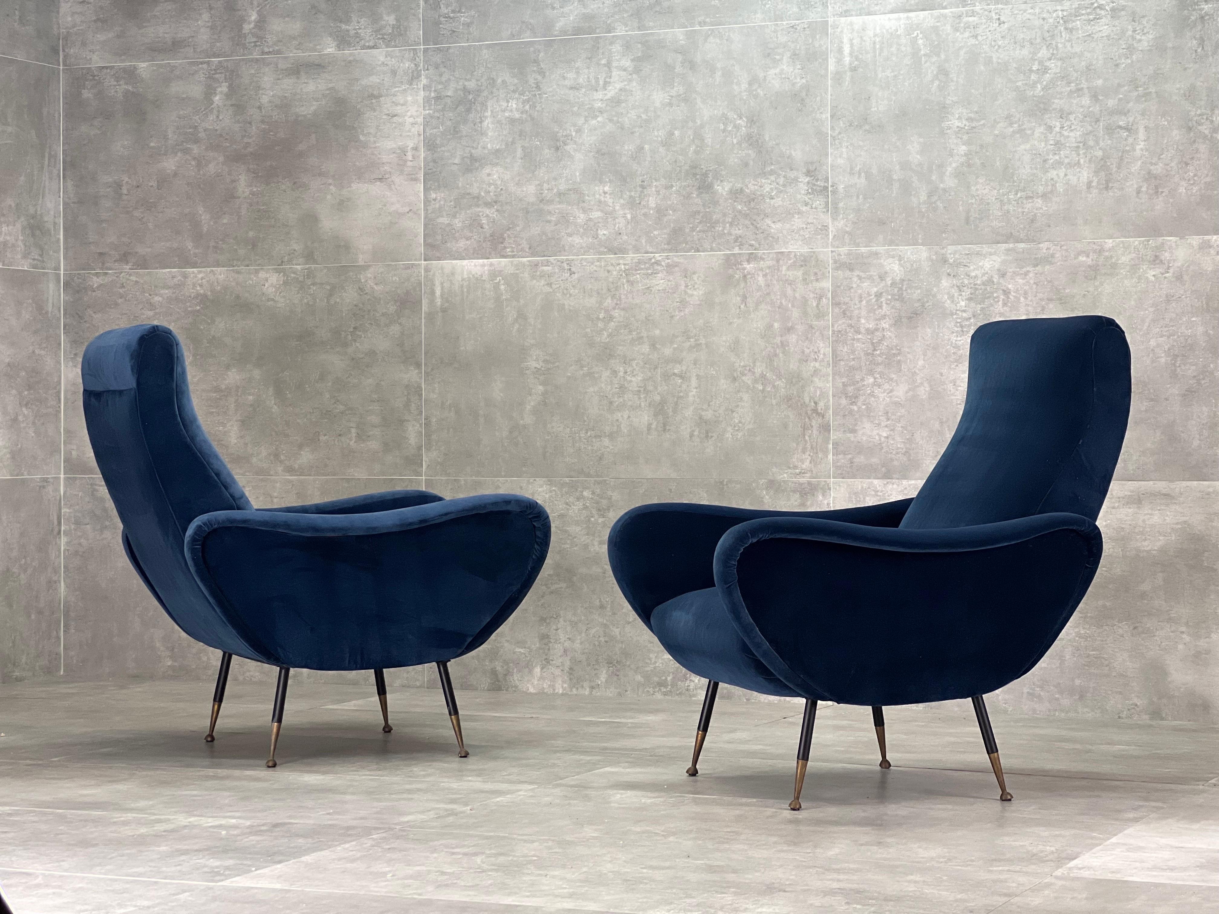 Mid-20th Century Mid-Century blue velvet armchairs, set of 2 For Sale