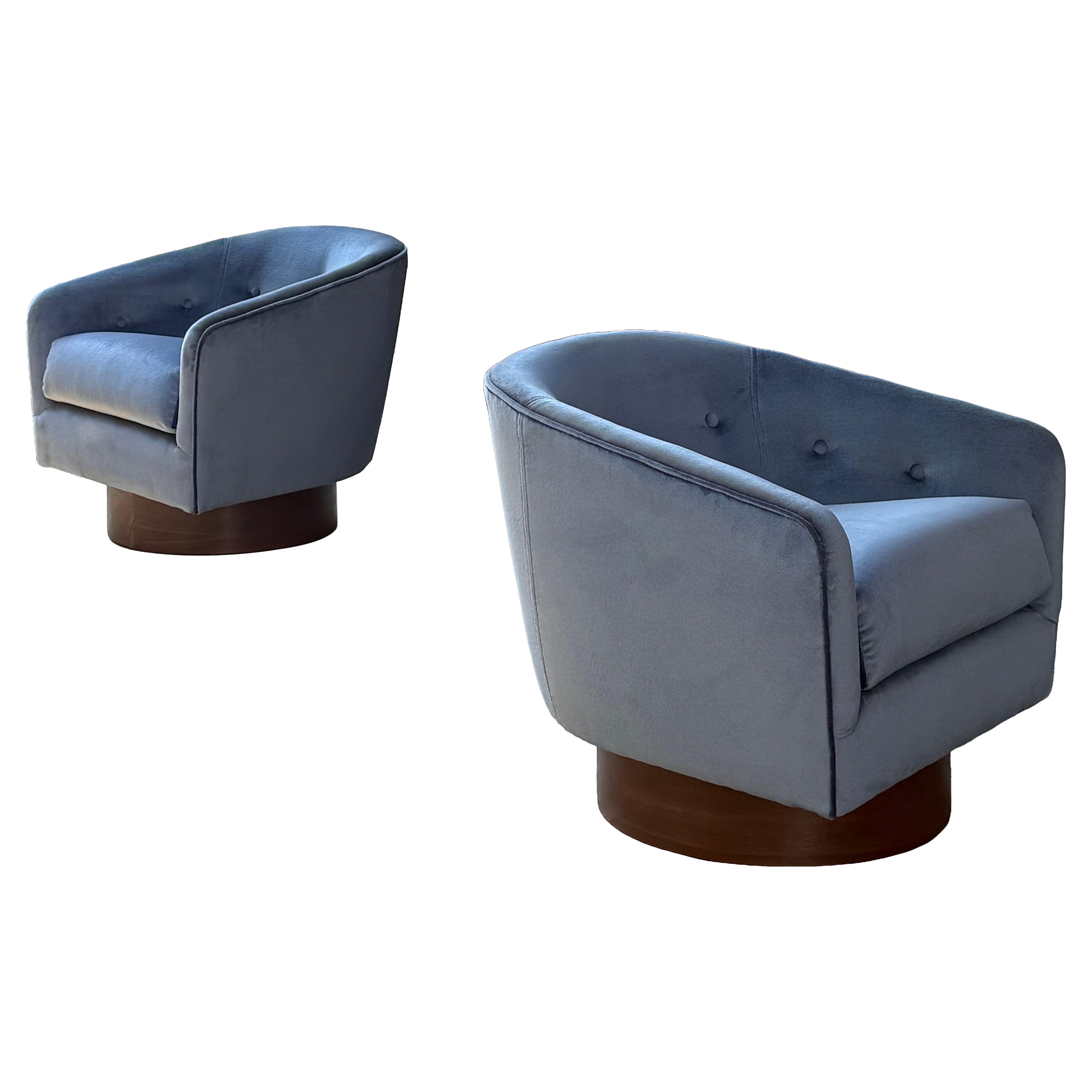 Mid-Century Blue Velvet Swivel Lounges by Milo Baughman - a Pair