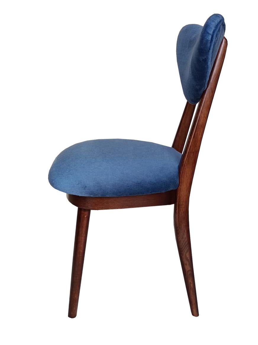 Mid Century Blue Velvet, Walnut Wood, Heart Chair, Poland, 1960s In Excellent Condition For Sale In 05-080 Hornowek, PL