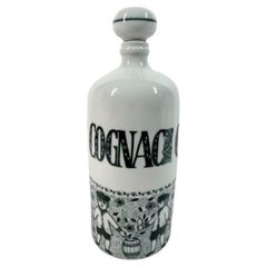 Decantador de porcelana azul y blanca de mediados de siglo "Coñac" Marcado Alemania Occidental