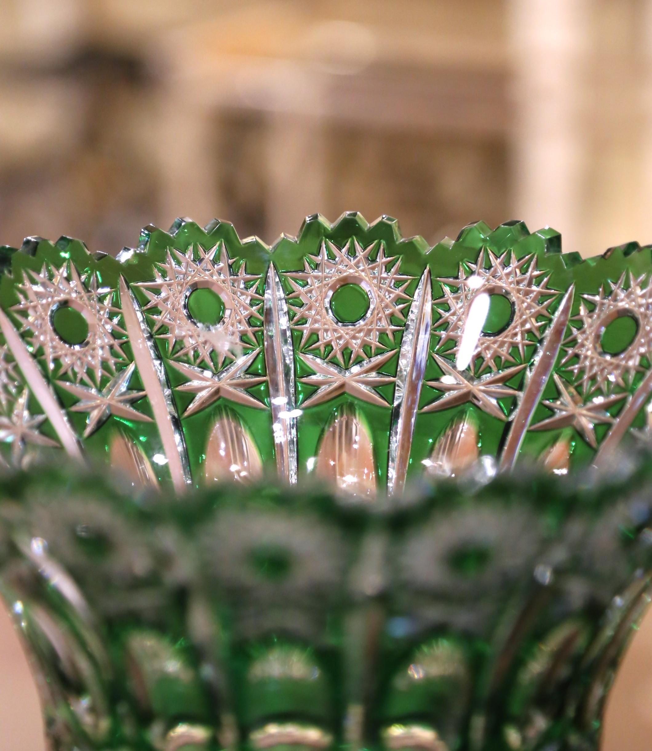 Mid-Century Bohemian Cut-to-Clear Green Crystal Compote with Starburst Motifs (Tschechisch) im Angebot