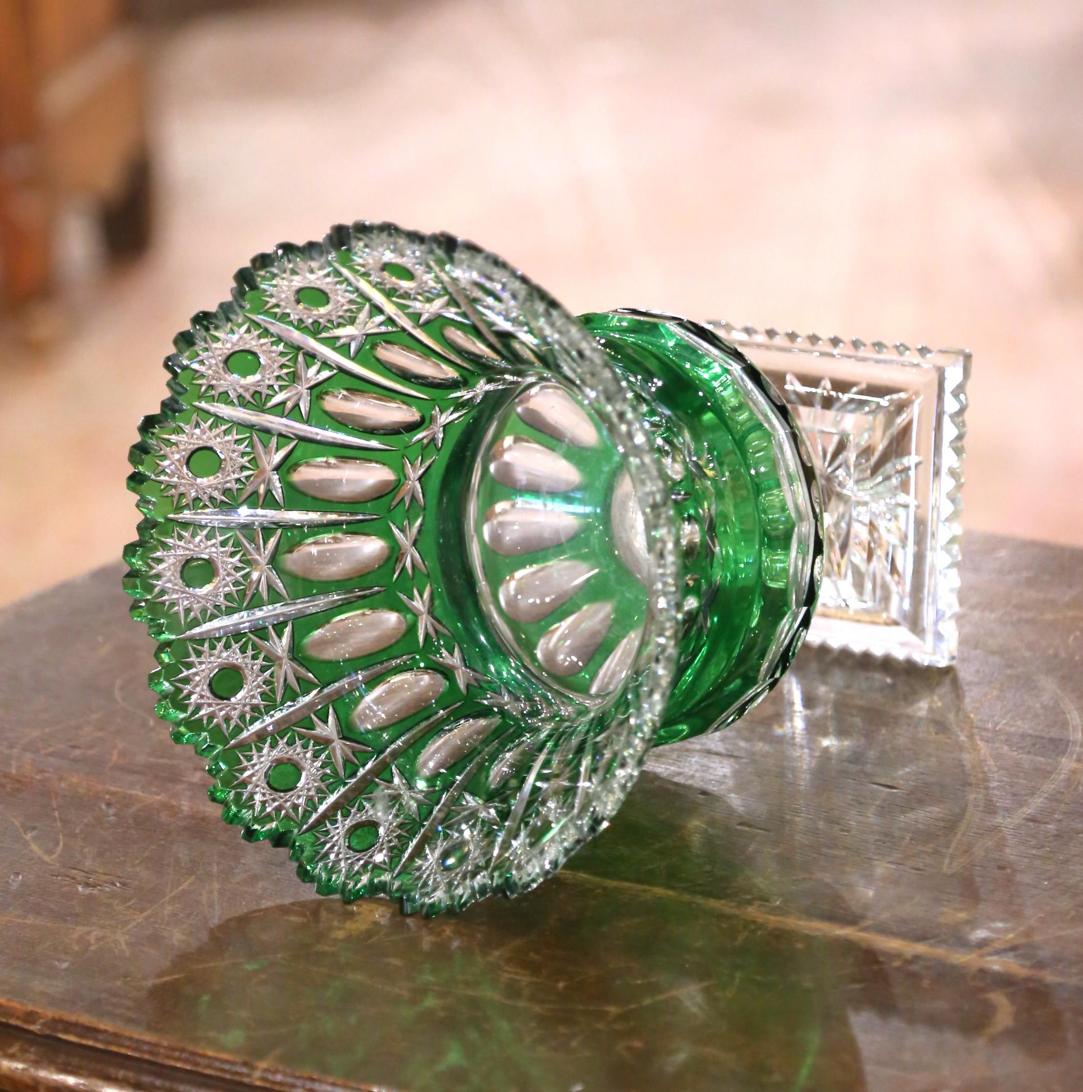 Mid-Century Bohemian Cut-to-Clear Green Crystal Compote with Starburst Motifs (20. Jahrhundert) im Angebot