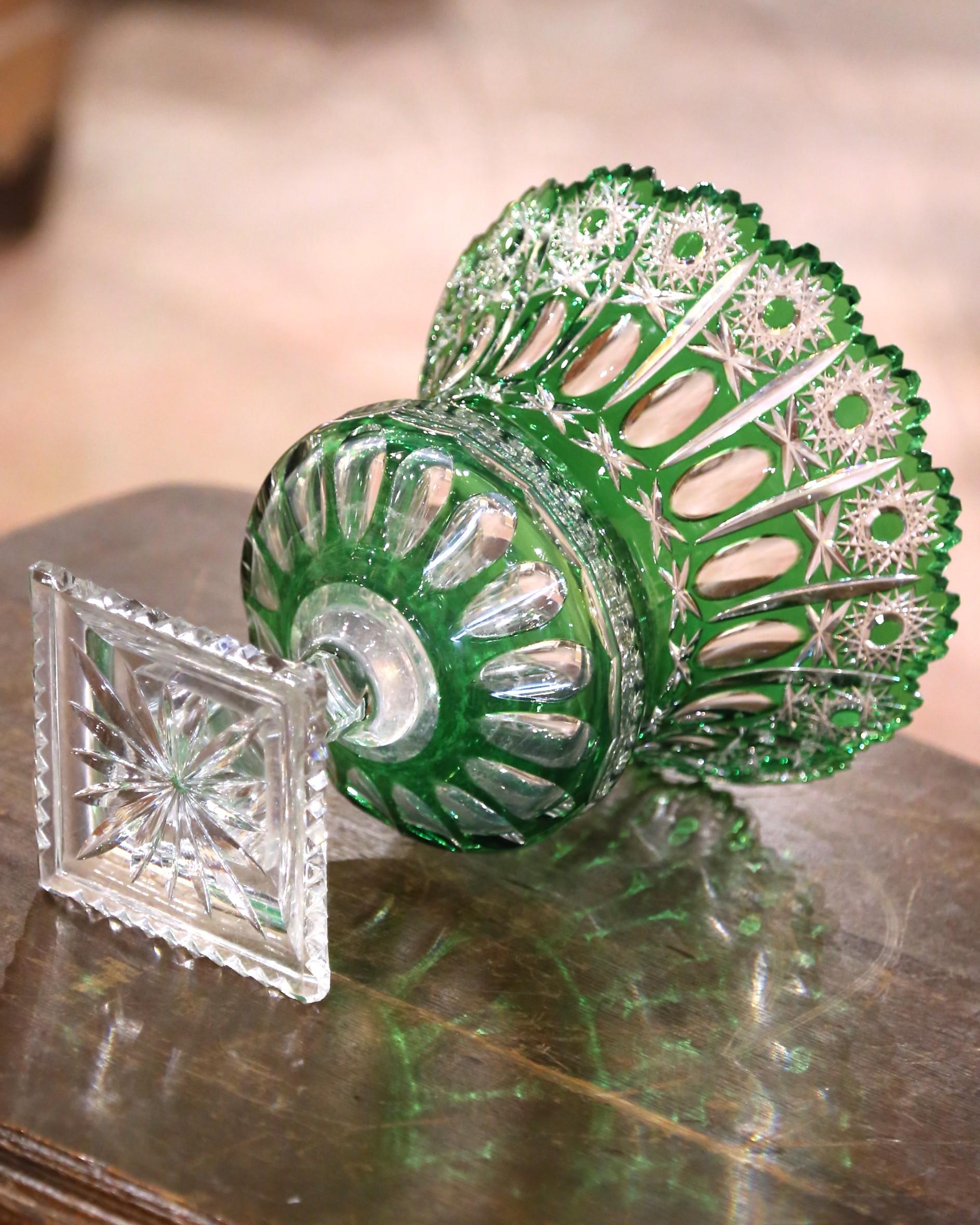 Mid-Century Bohemian Cut-to-Clear Green Crystal Compote with Starburst Motifs (Geschliffenes Glas) im Angebot