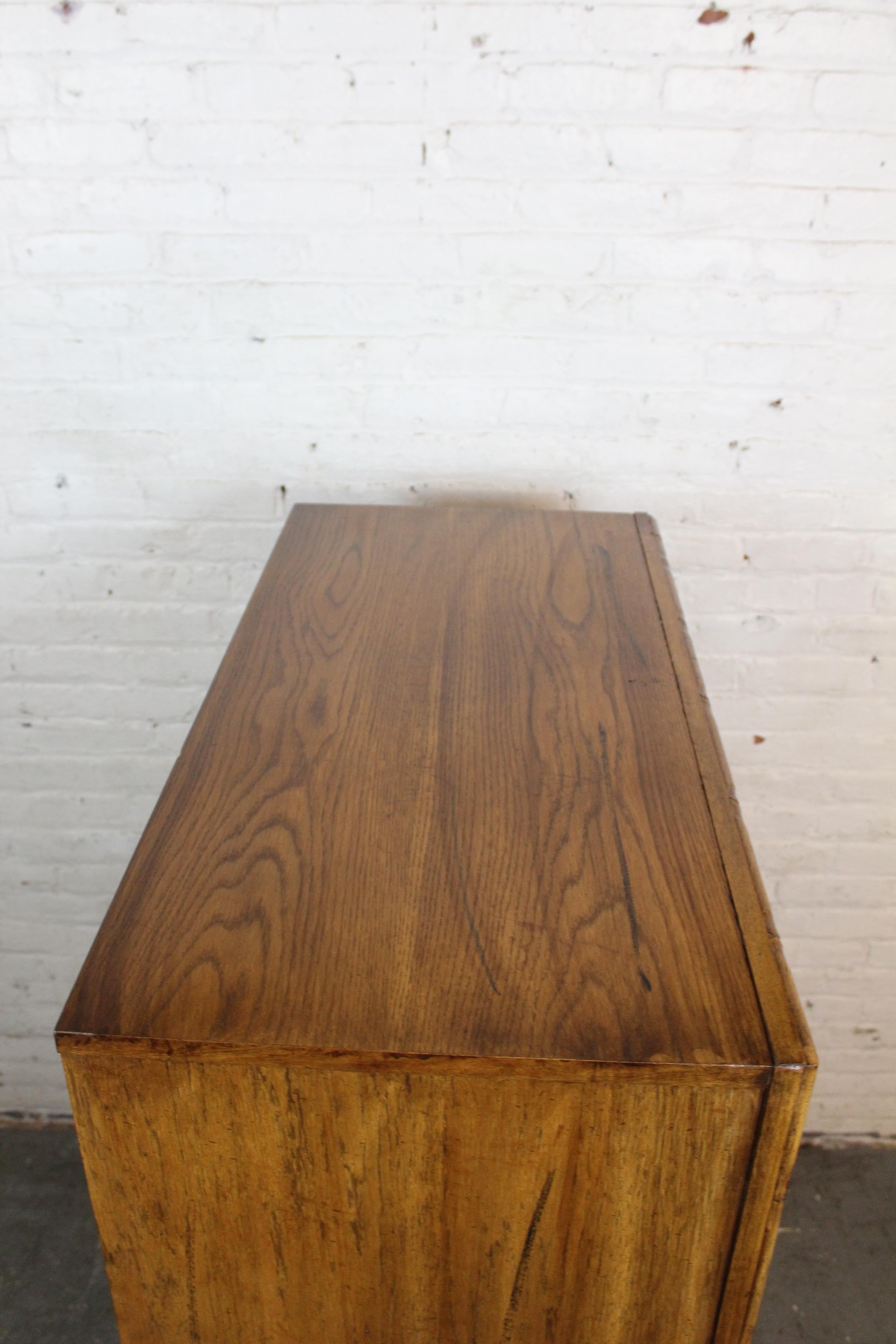 Armoire Bohème du milieu du siècle en faux bambou Oak Oak en vente 3